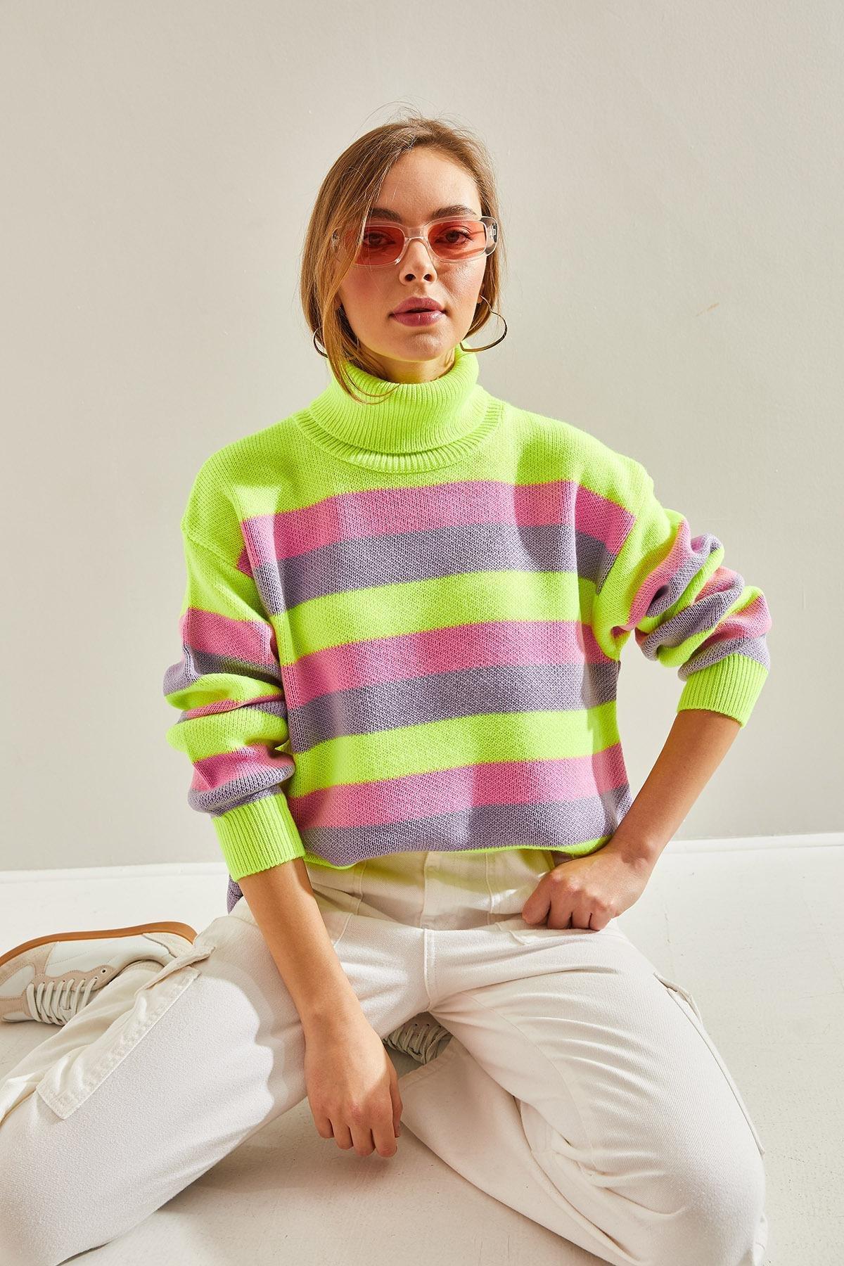 Green Turtleneck Knitted Sweater, Green, large image number 3