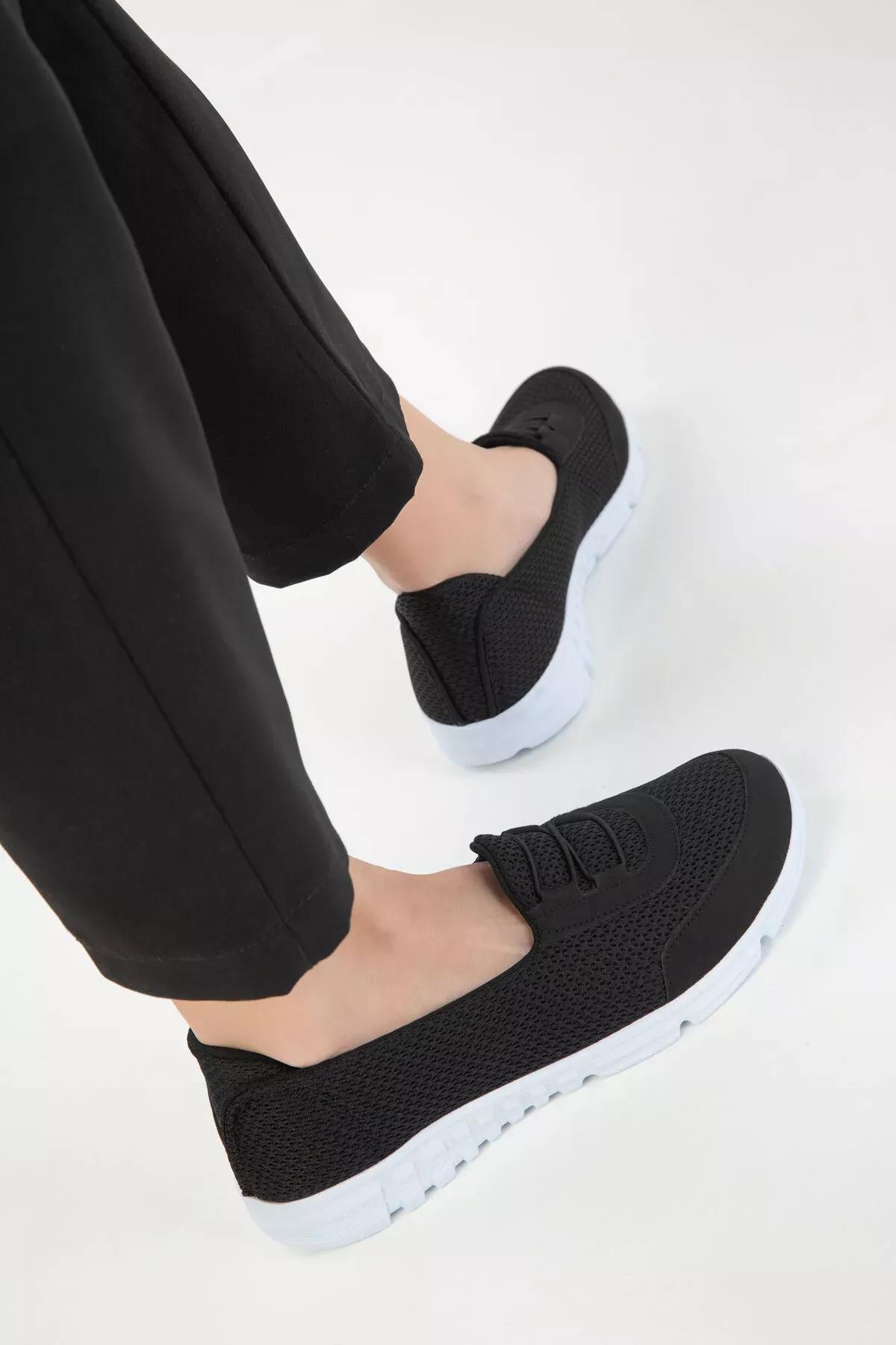 Black Plain Sneakers, , medium