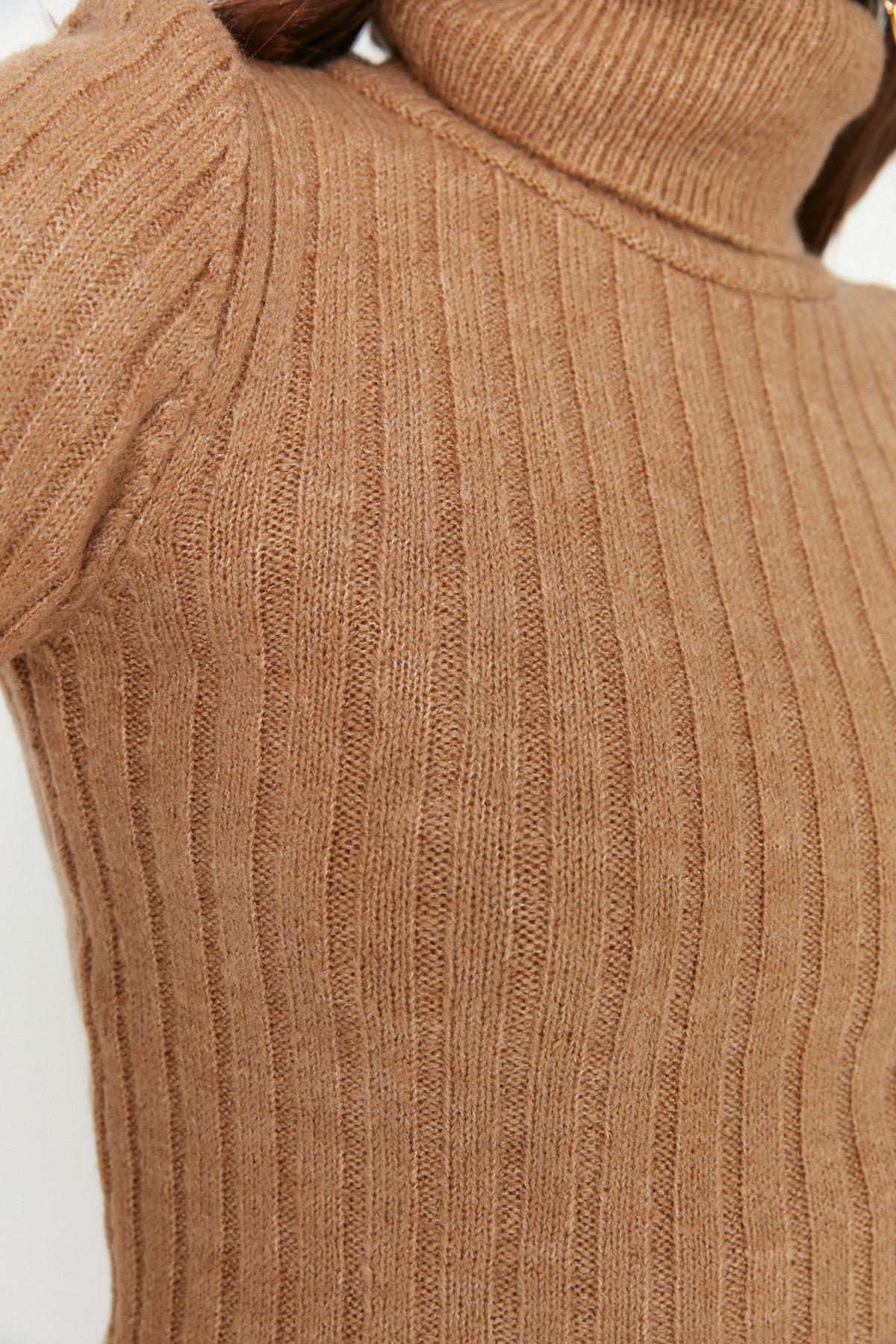 Brown Turtleneck Sweater, , large image number 3