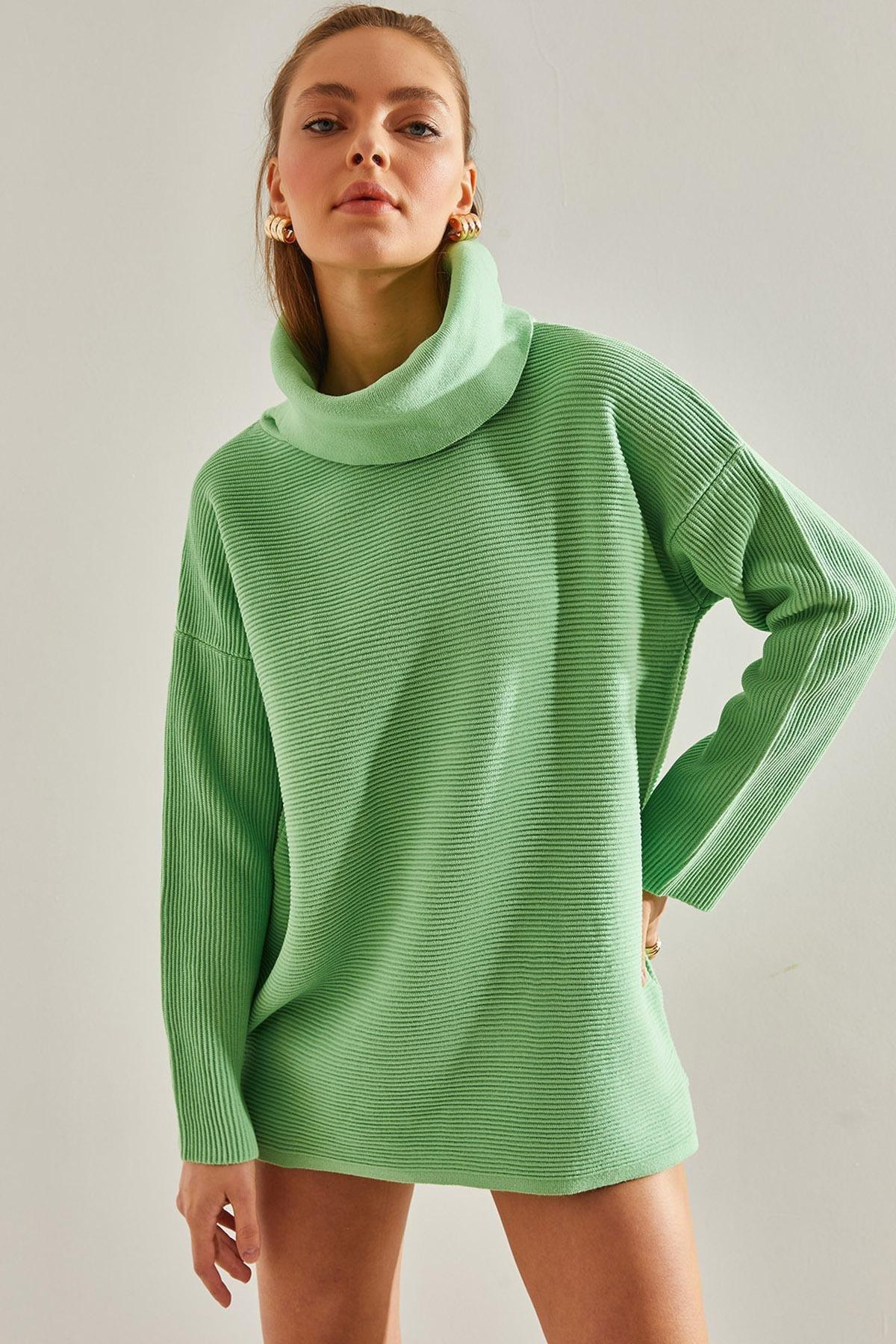 Green Turtleneck Oversize Knitted Sweater, , large image number 0