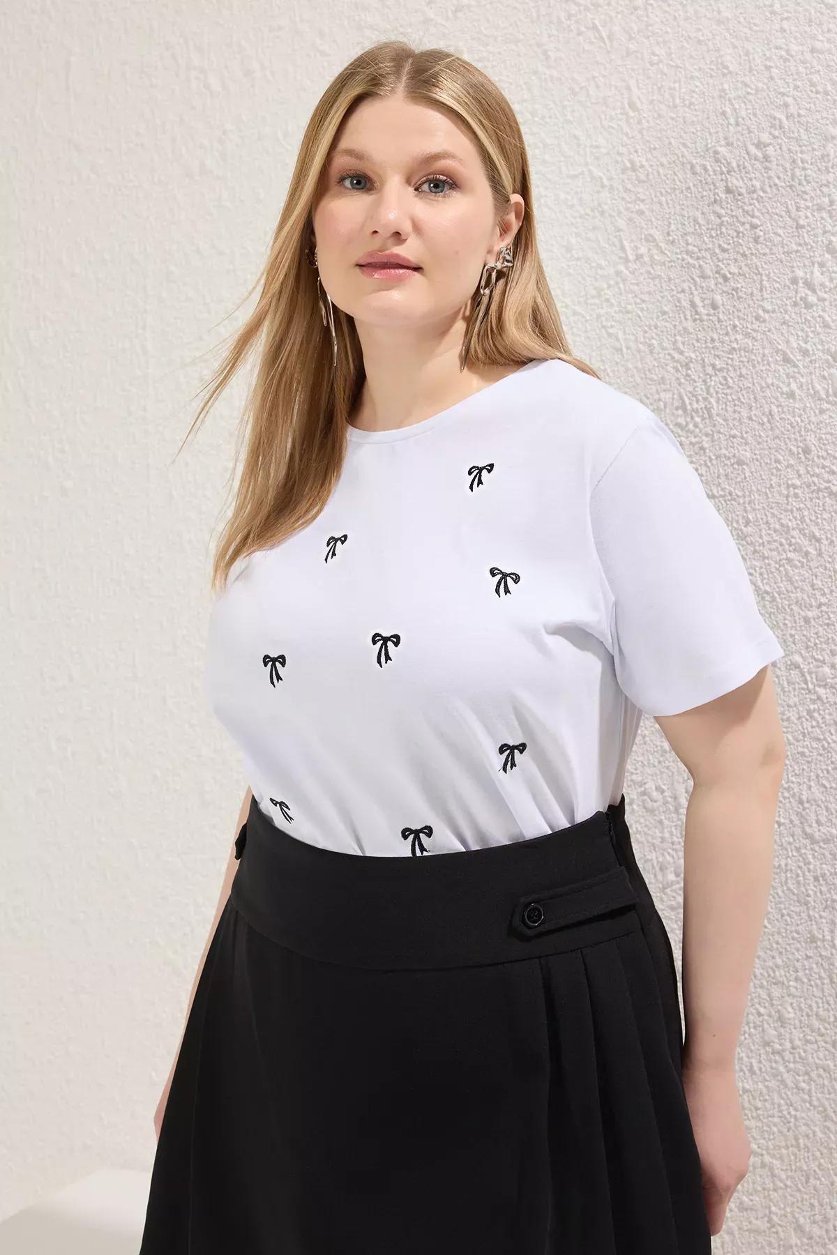 White Bow Embroidery T-shirt, White, large image number 0
