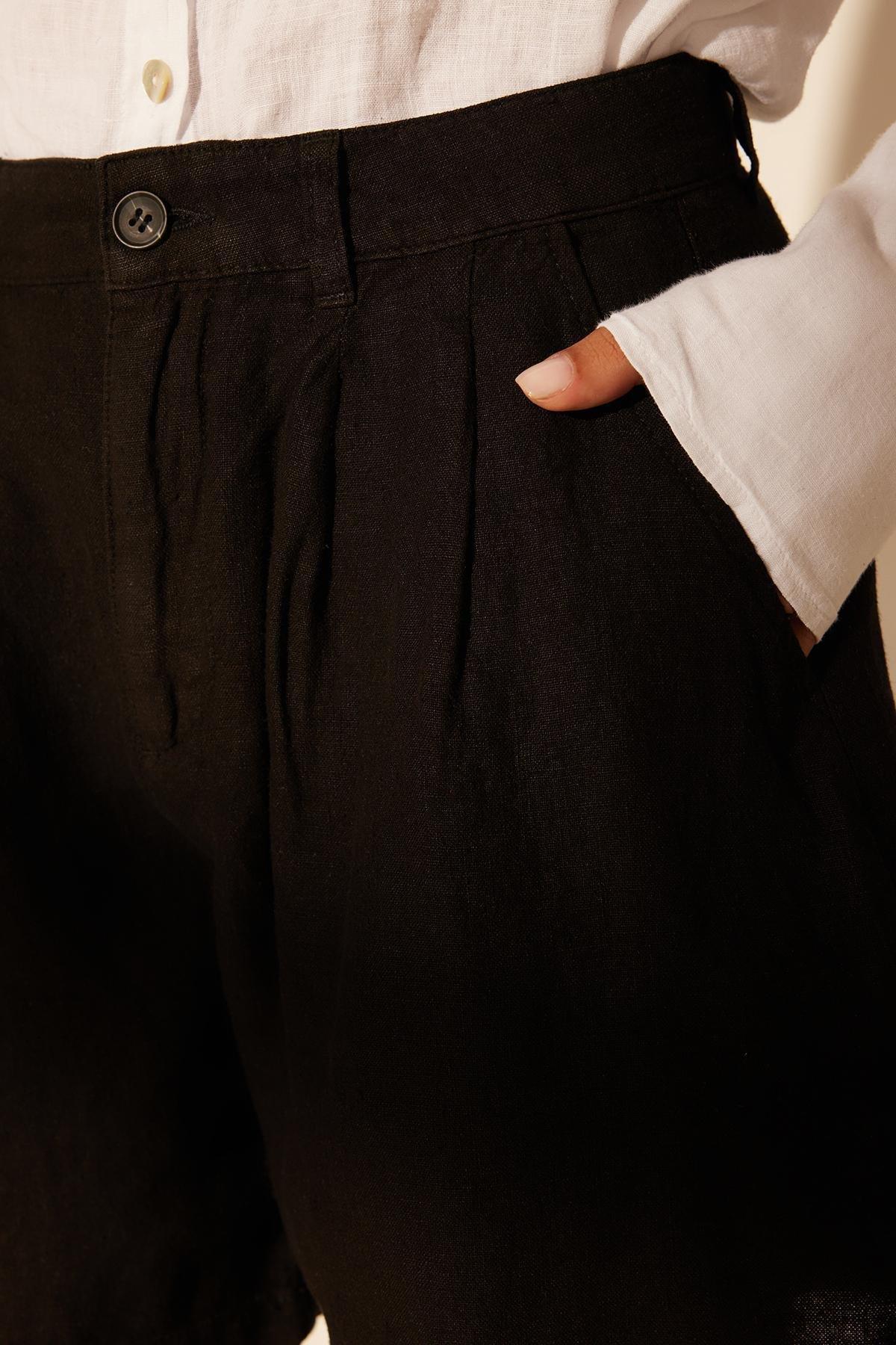 Black Linen Pleated High Waist Shorts, , large image number 3