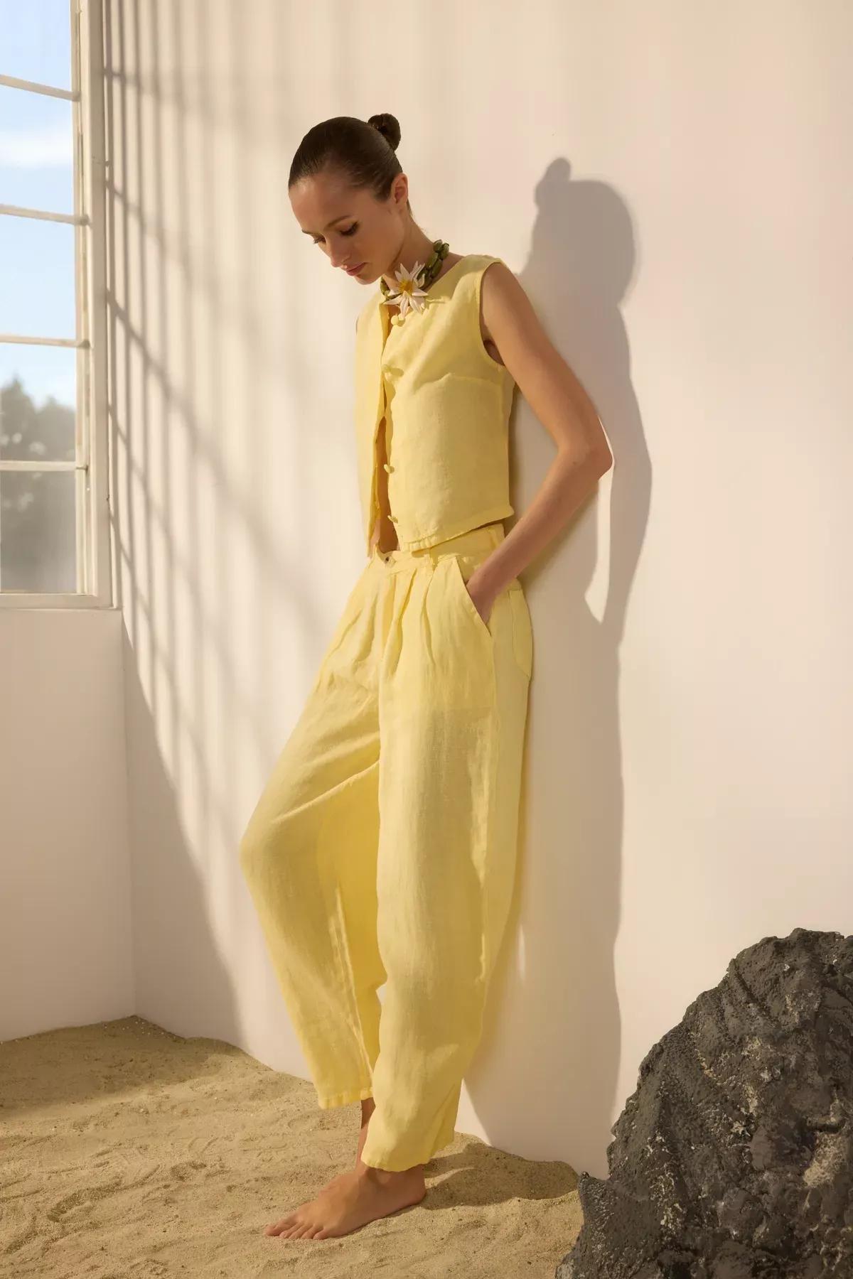 بنطال كتان بقصة باريل، أصفر, Yellow, large image number 2