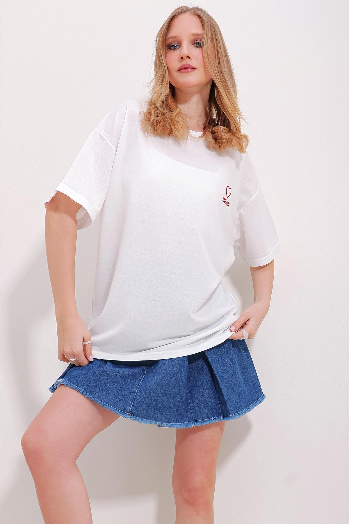Multicolour Crew Neck Mom Embroidered T-Shirt, Set Of 2, , large image number 2