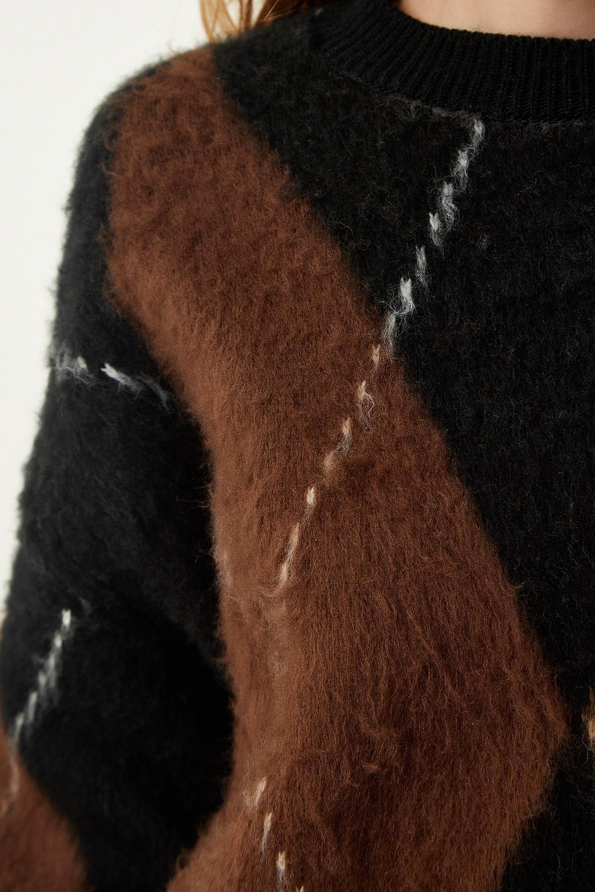 Womens Black Brown Patterned Oversize Bearded Knitwear Sweater MW00138, single, Black Brown, large image number 3