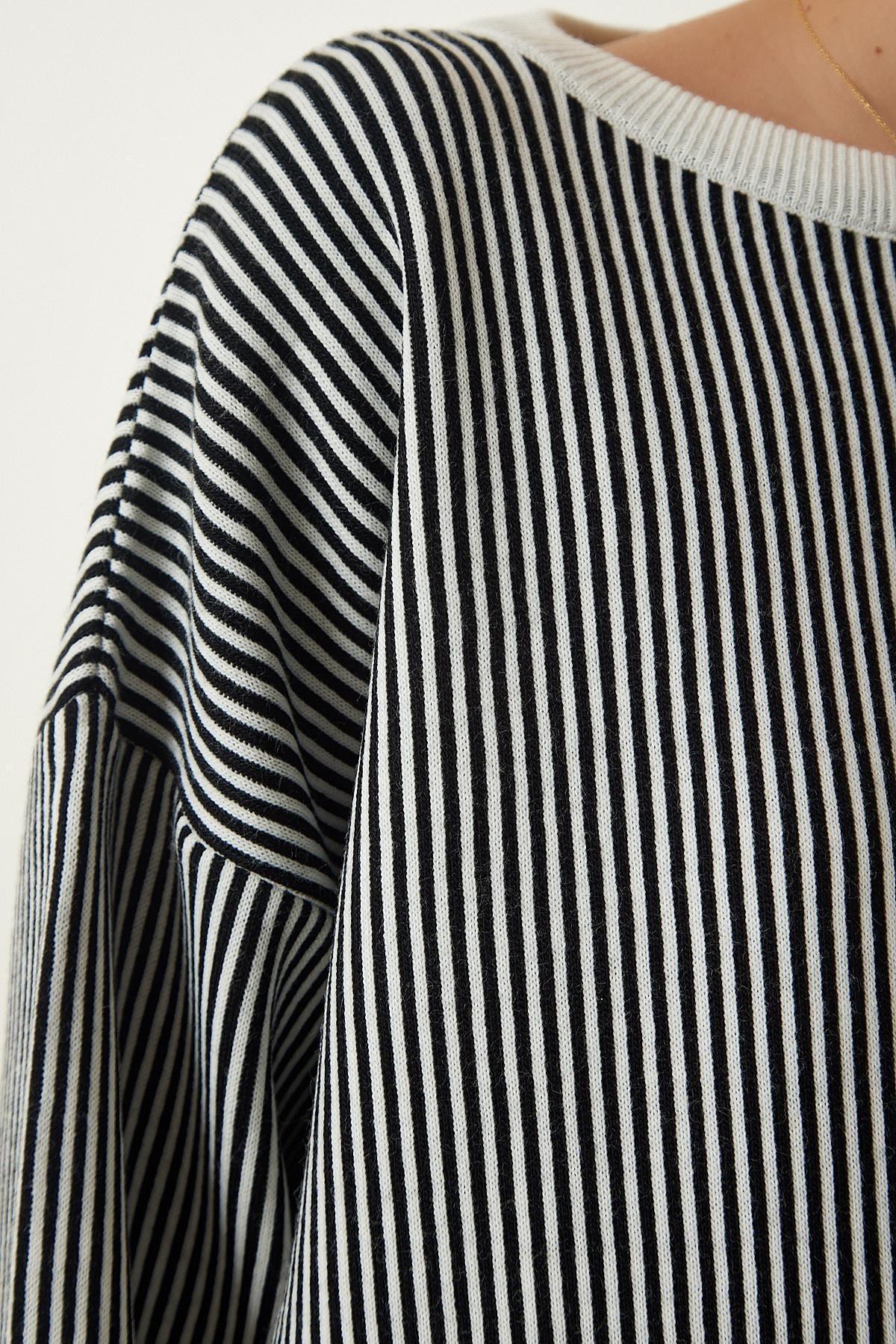 Black and White Striped Oversize Knitwear Sweater, BLACK WHITE, large image number 3