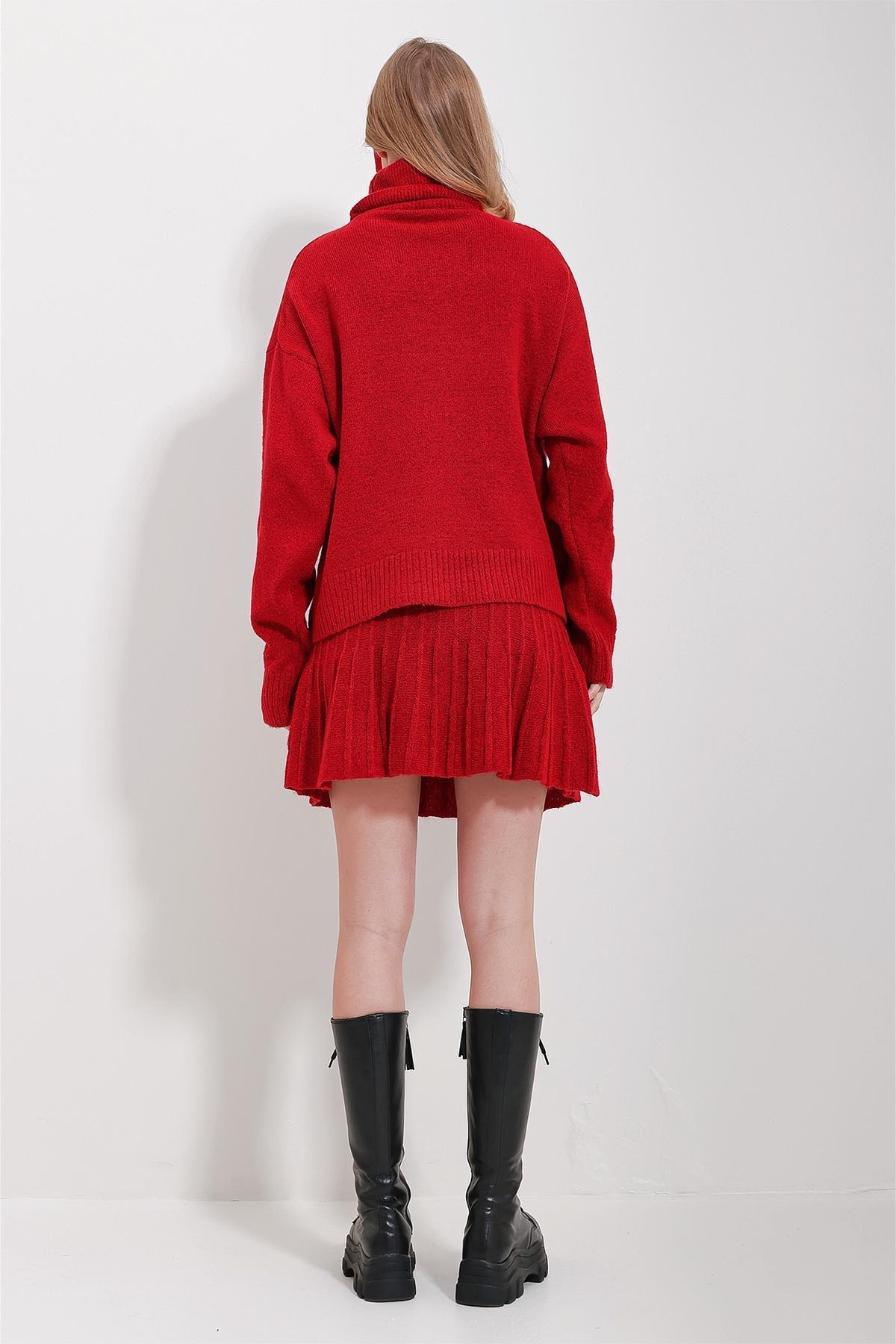Red Turtleneck Pleated Co-Ord Set, Red, large image number 4