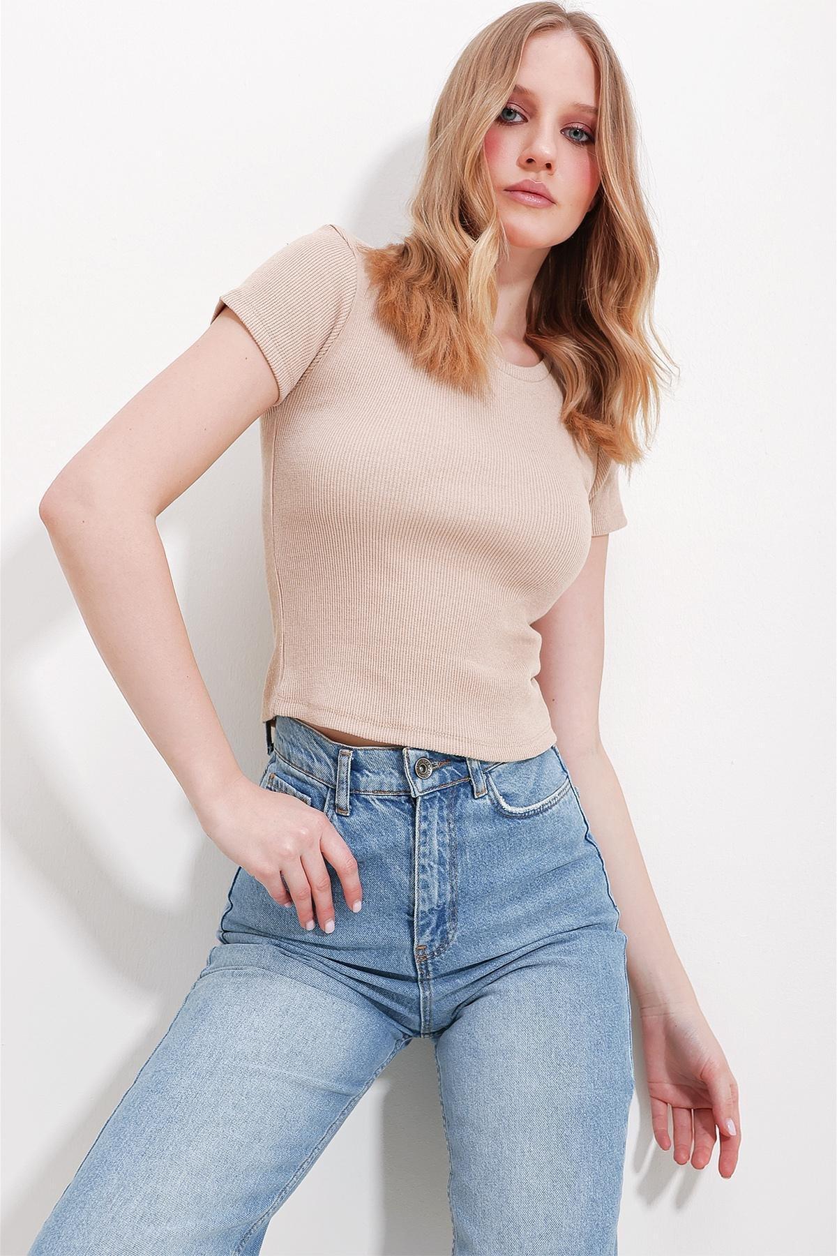 Beige Crew Neck Crop Knitted Blouse, Beige, large image number 0