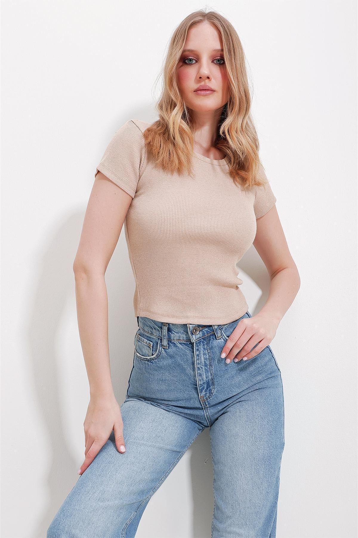 Beige Crew Neck Crop Knitted Blouse, Beige, large image number 2