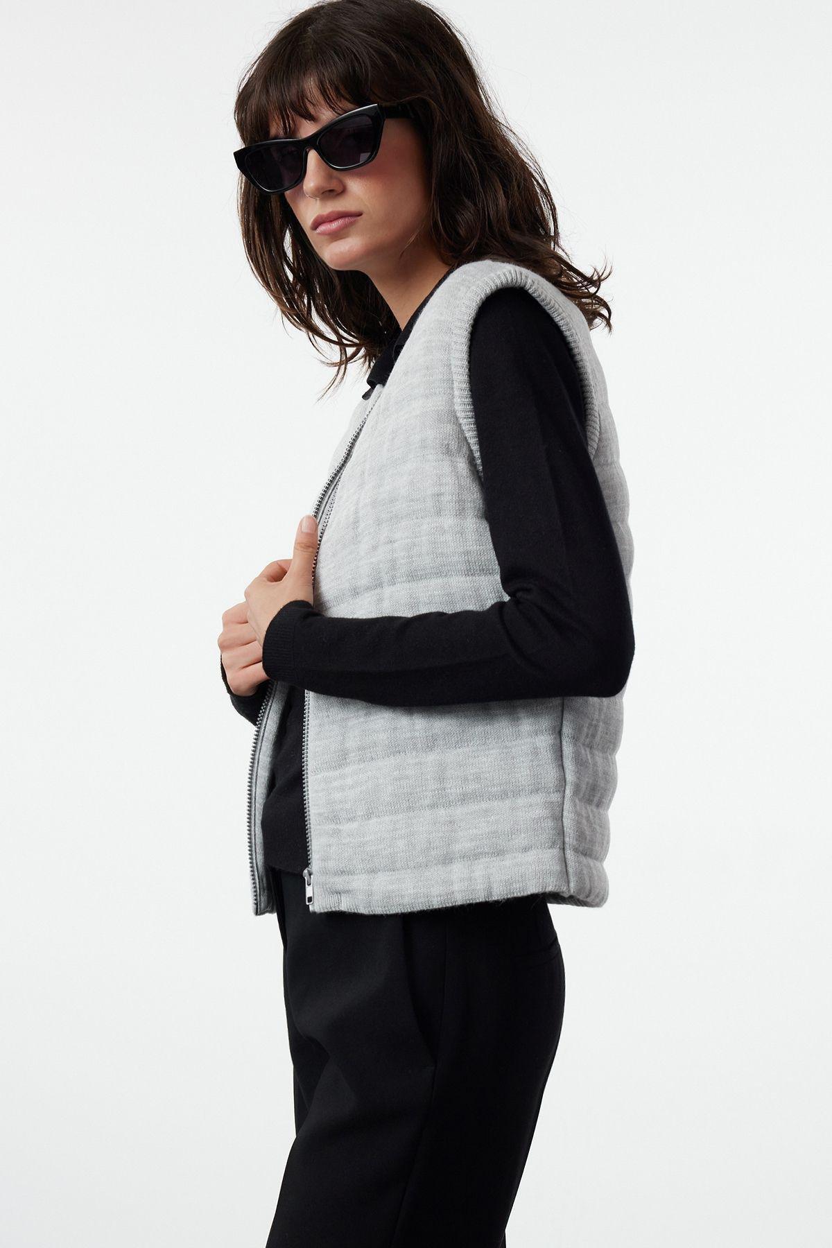 Grey Melange Zippered Crew Neck Puffer Knit Vest TWOAW25YE00020, C101_261, large image number 1