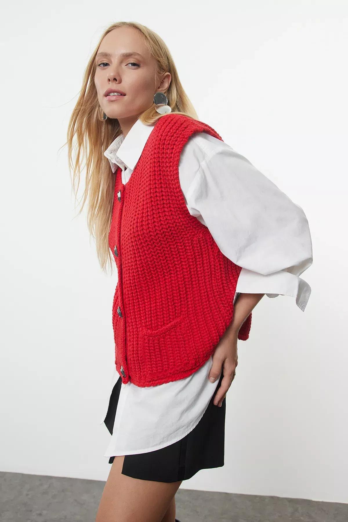 Red Crew-Neck Fitted Vest, , large image number 1