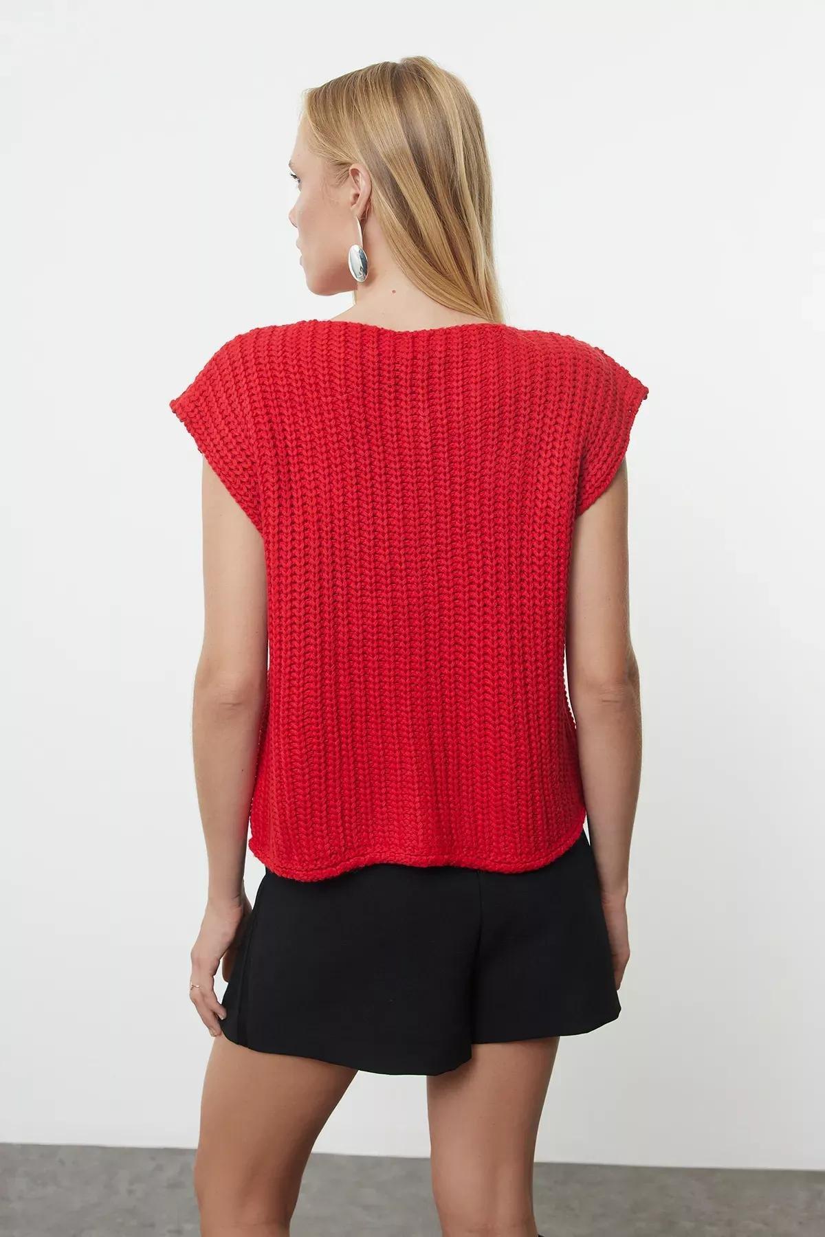 Red Crew-Neck Fitted Vest, , large image number 4