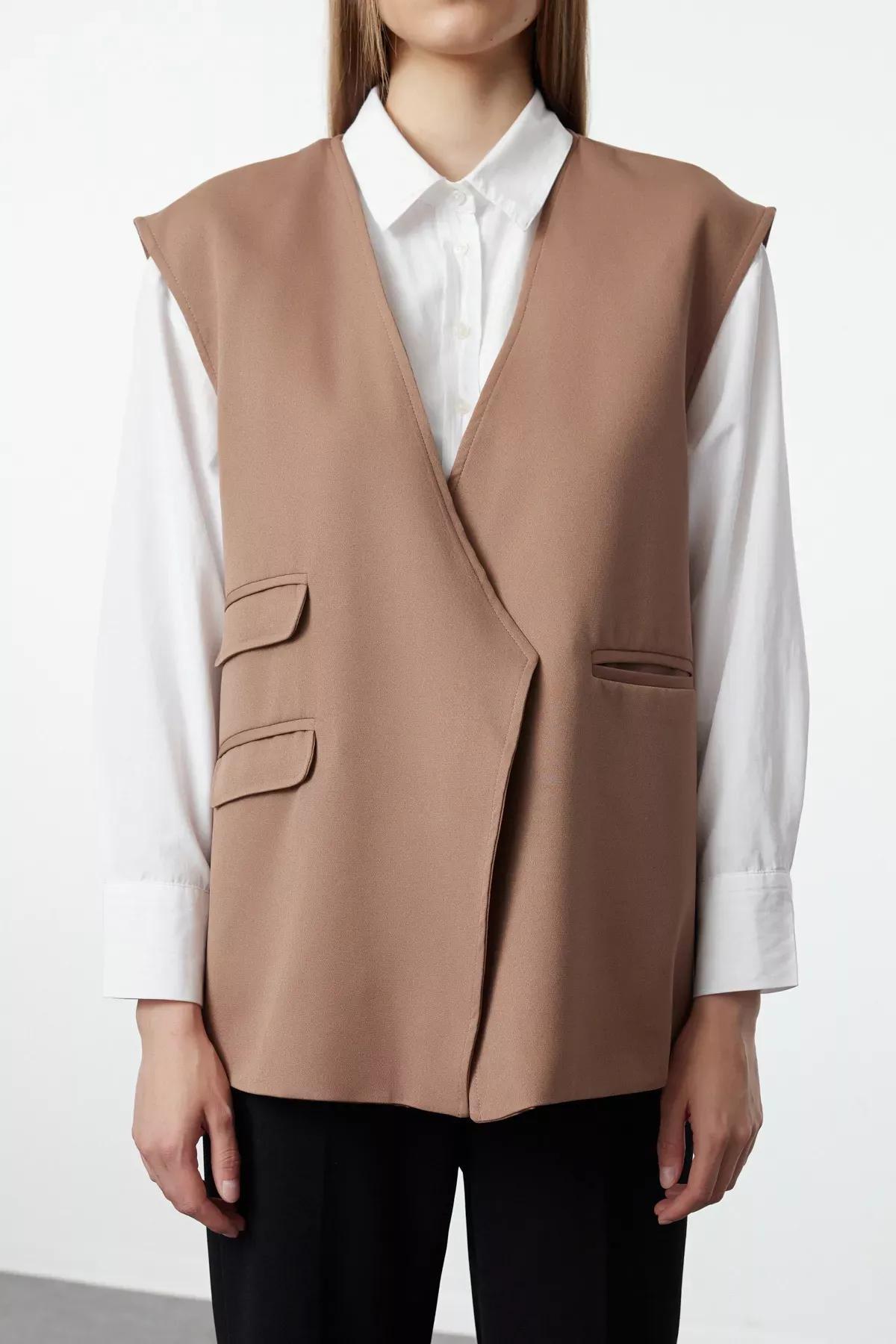 Camel Back Detail Vest, CAMEL, large image number 3