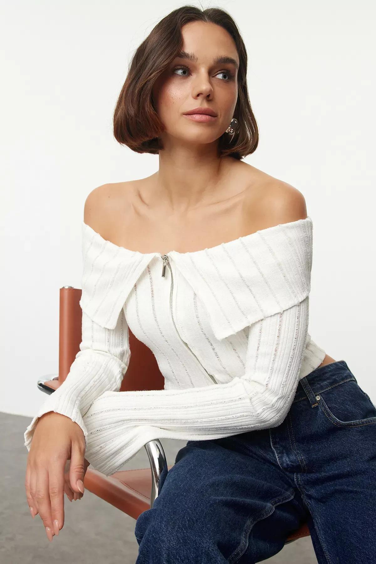 Beige Zipper Collar Knit Blouse, , large image number 3