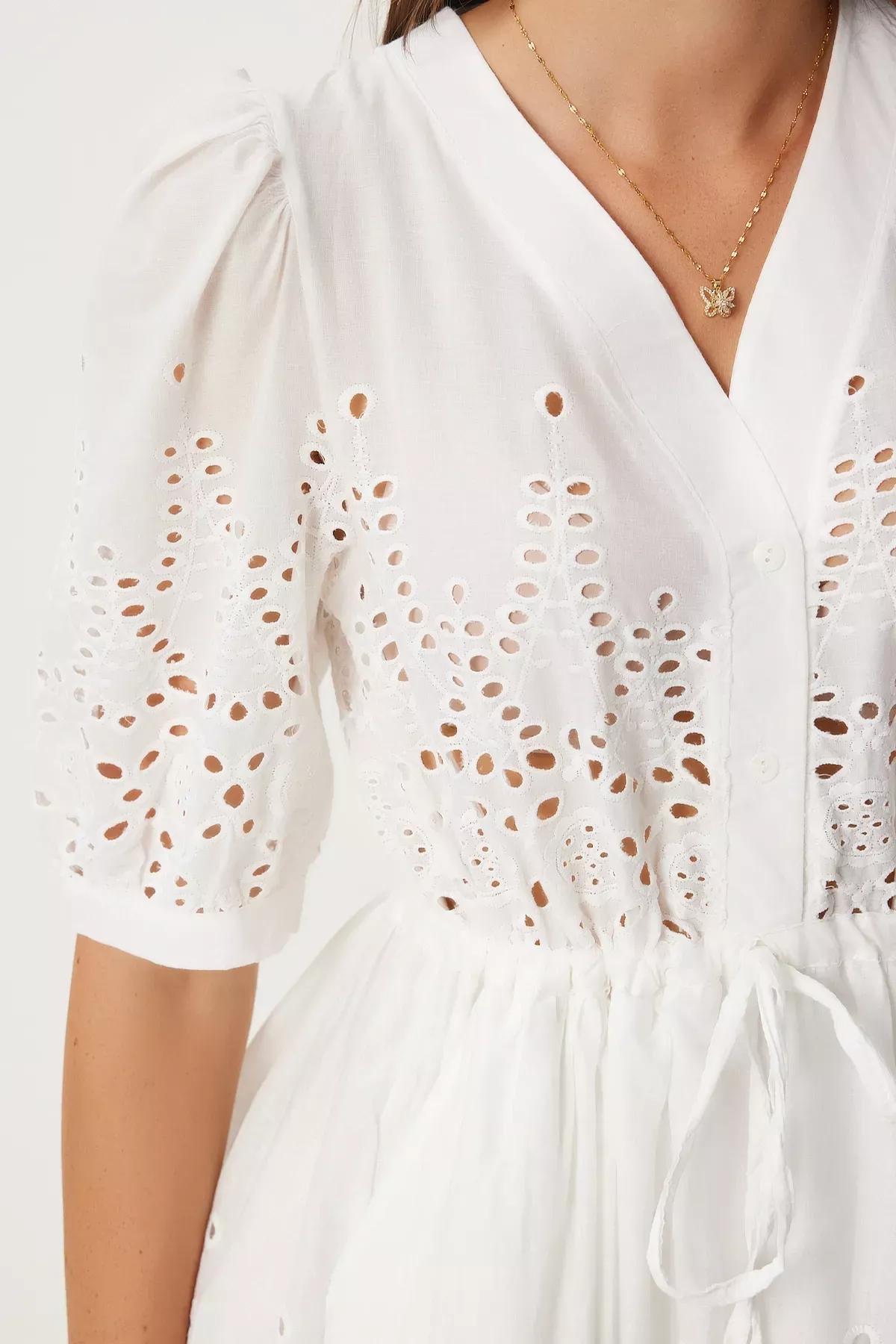 فستان بطيّات بحافة مموجة بفتحة رقبة V، أبيض, White, large image number 4
