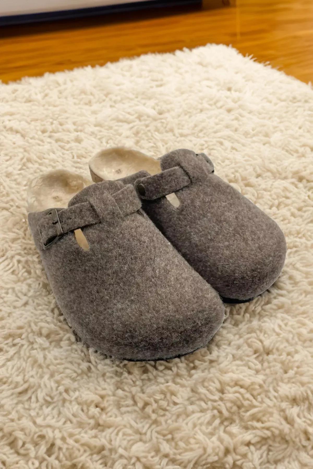 Red Fur Lined Sabo Slippers, , large image number 0