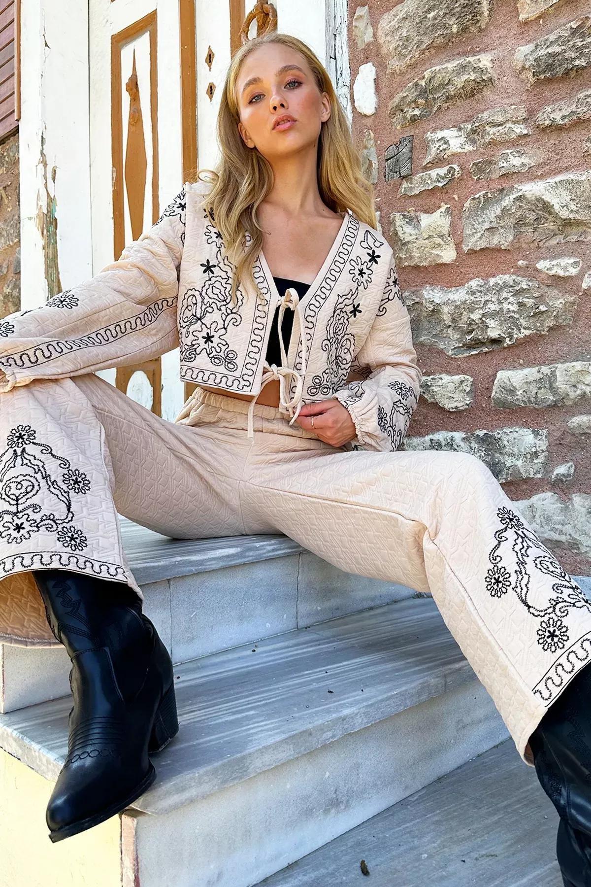 Cream front tie Embroidered suit, , large image number 4