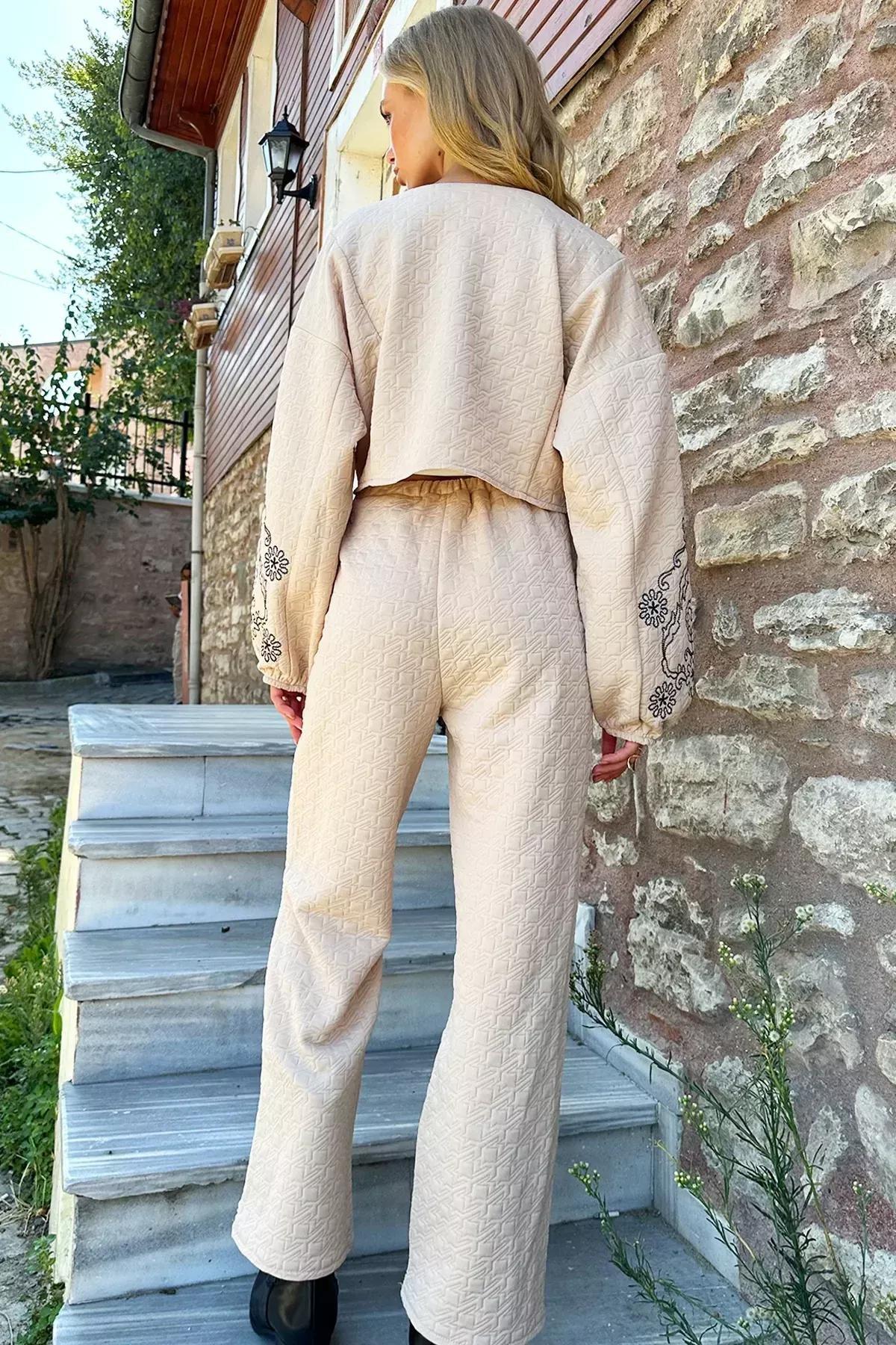 Cream front tie Embroidered suit, Cream, large image number 5