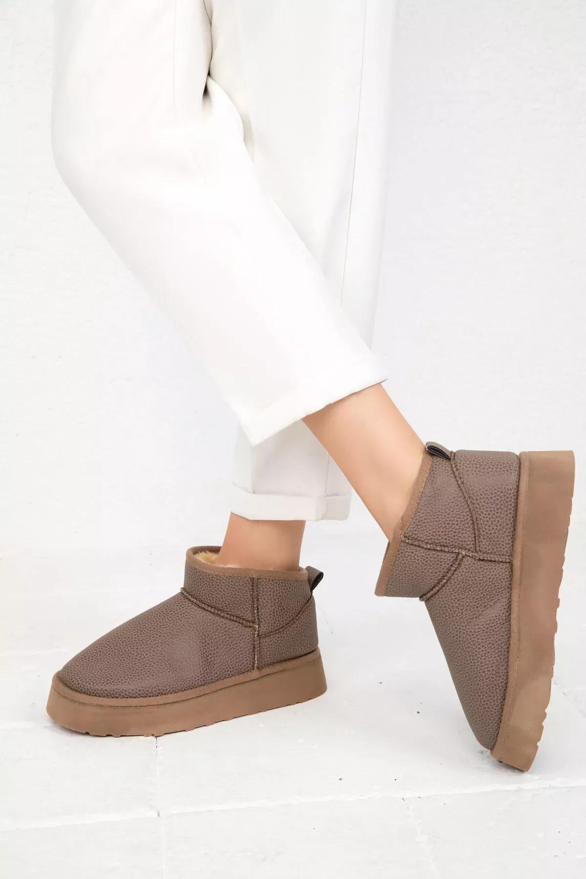 Grey Boots, Mink, large image number 1