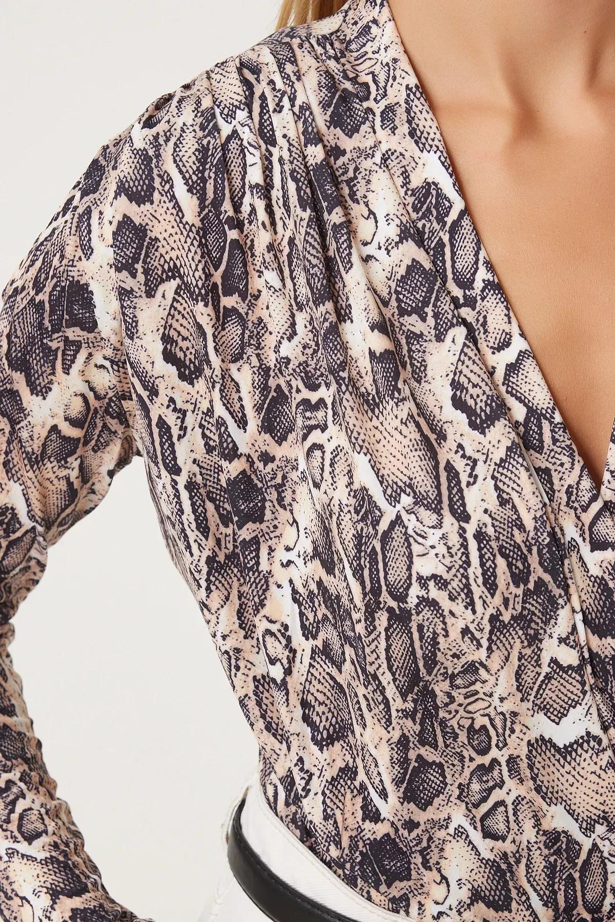 Beige Snake Patterned Collar Blouse, , large image number 2