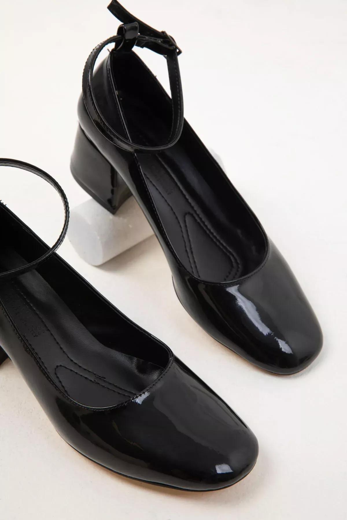 Black Patent Classic Heels, C101_2071, large image number 1