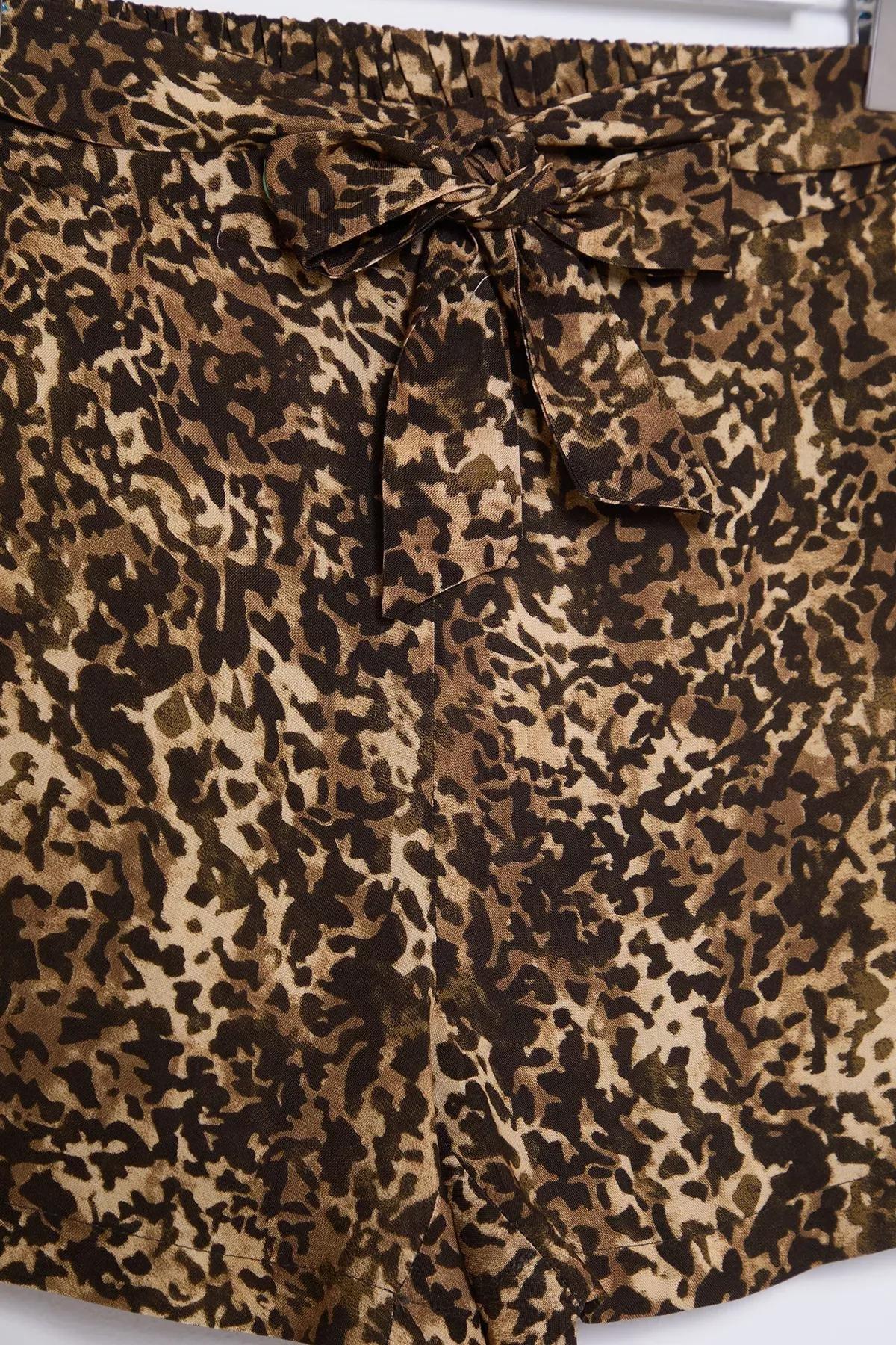 Brown Belted Leopard Shorts, , large image number 5