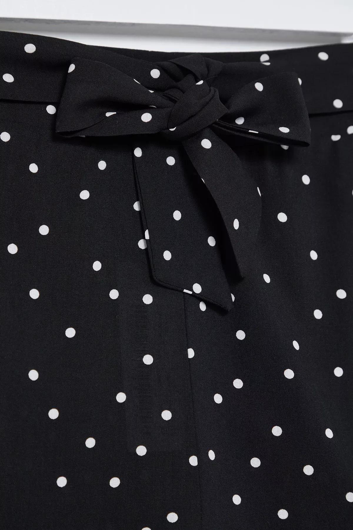 Black Polka Dot Belted Shorts, , large image number 5