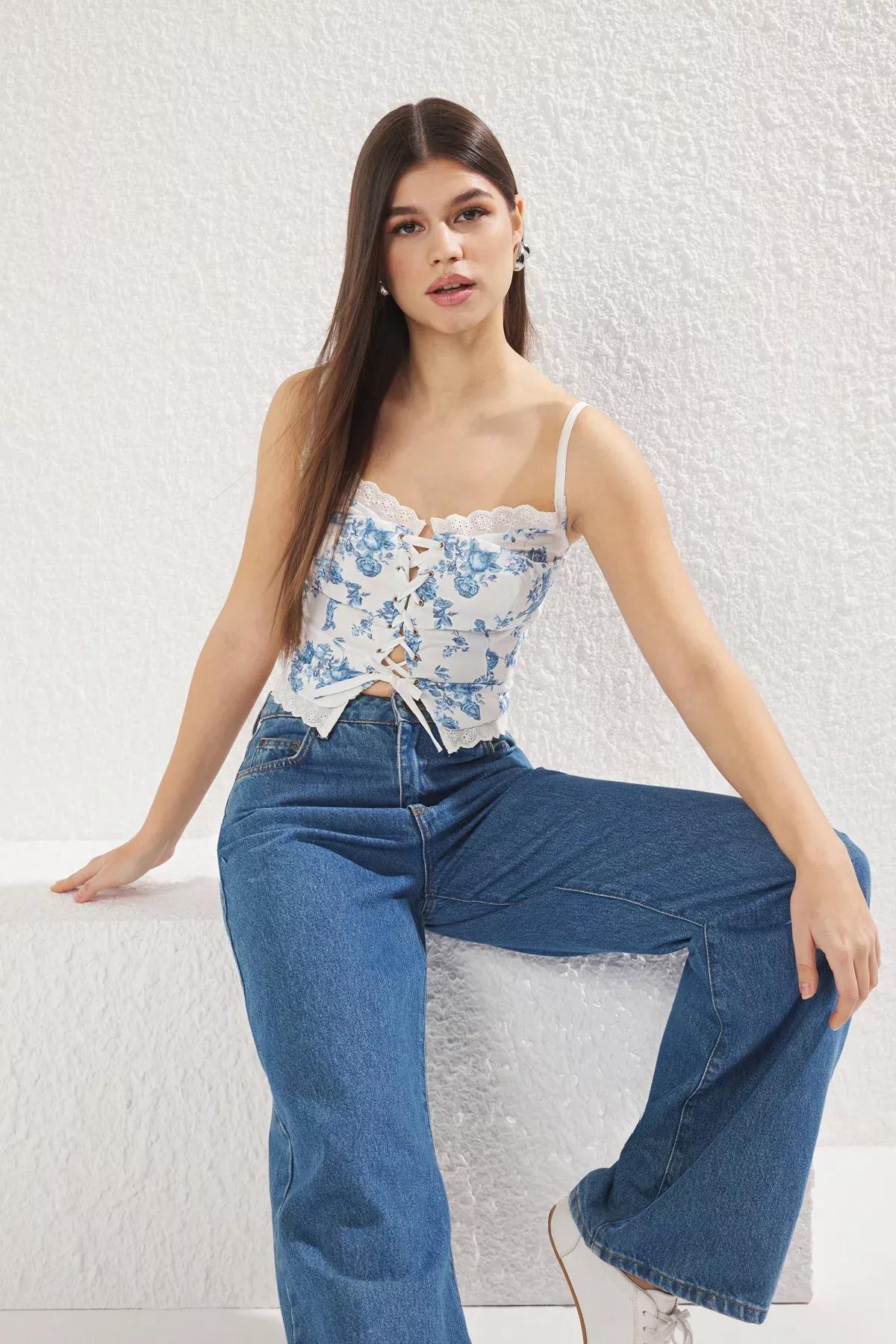 Floral Tie Detail Crop Blouse, , large image number 0
