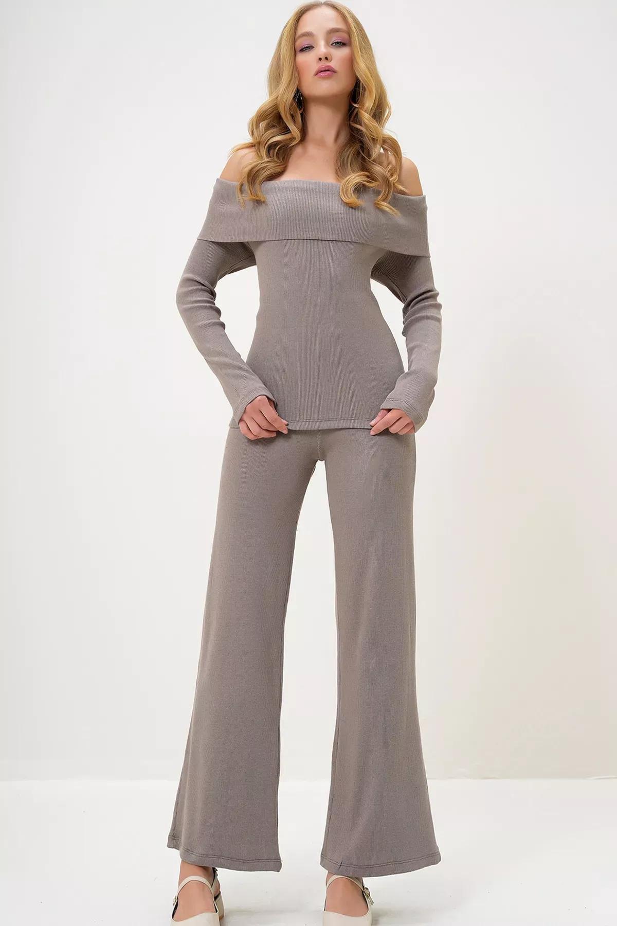 Brown Madonna Collar Suit, Mink, large image number 4