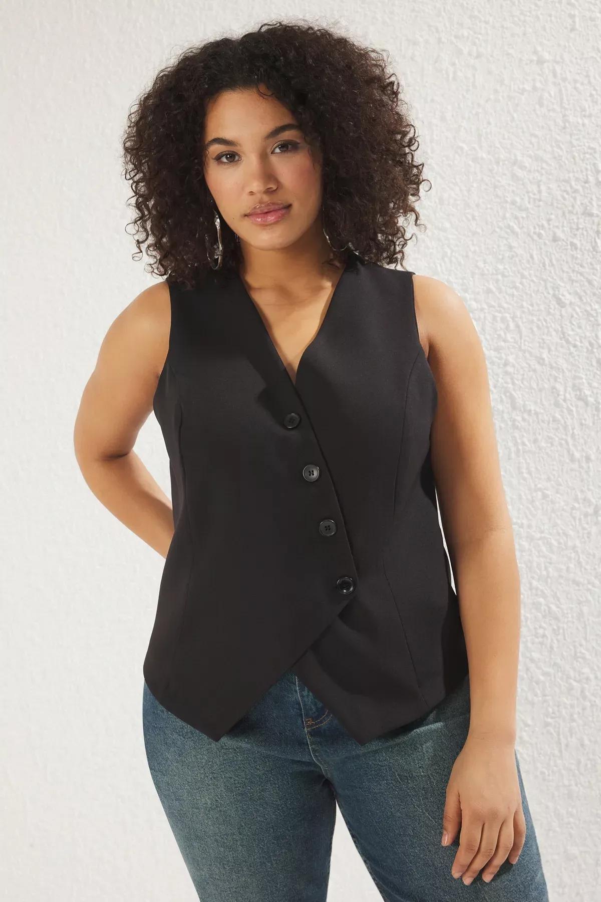 Black Buttoned Plus-Size Woven Vest, BLACK, large image number 0