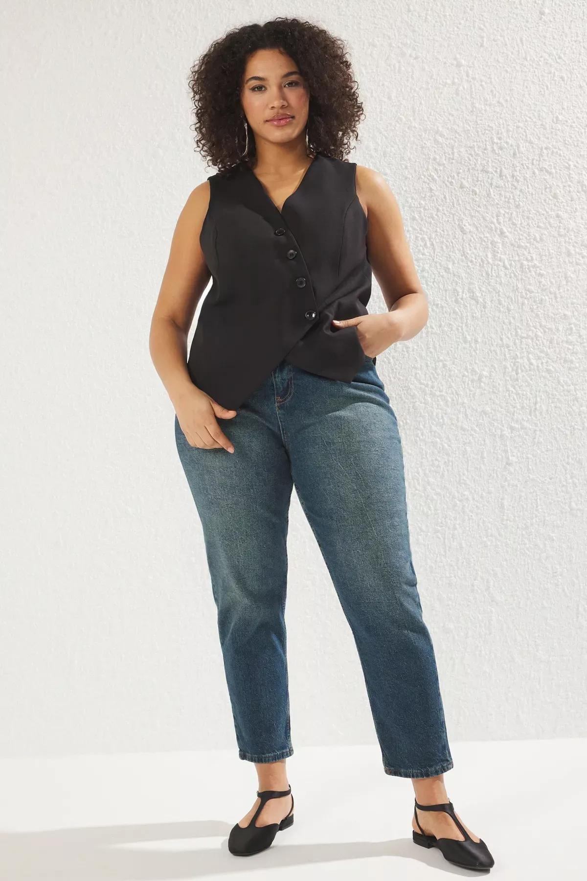 Black Buttoned Plus-Size Woven Vest, BLACK, large image number 1