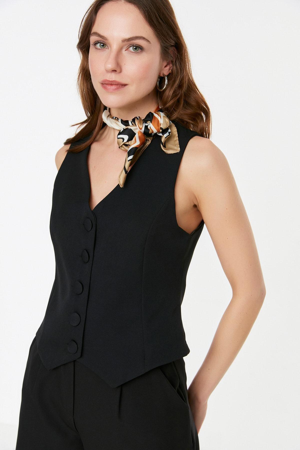 Black V-Neck Fitted Vest, , large image number 1