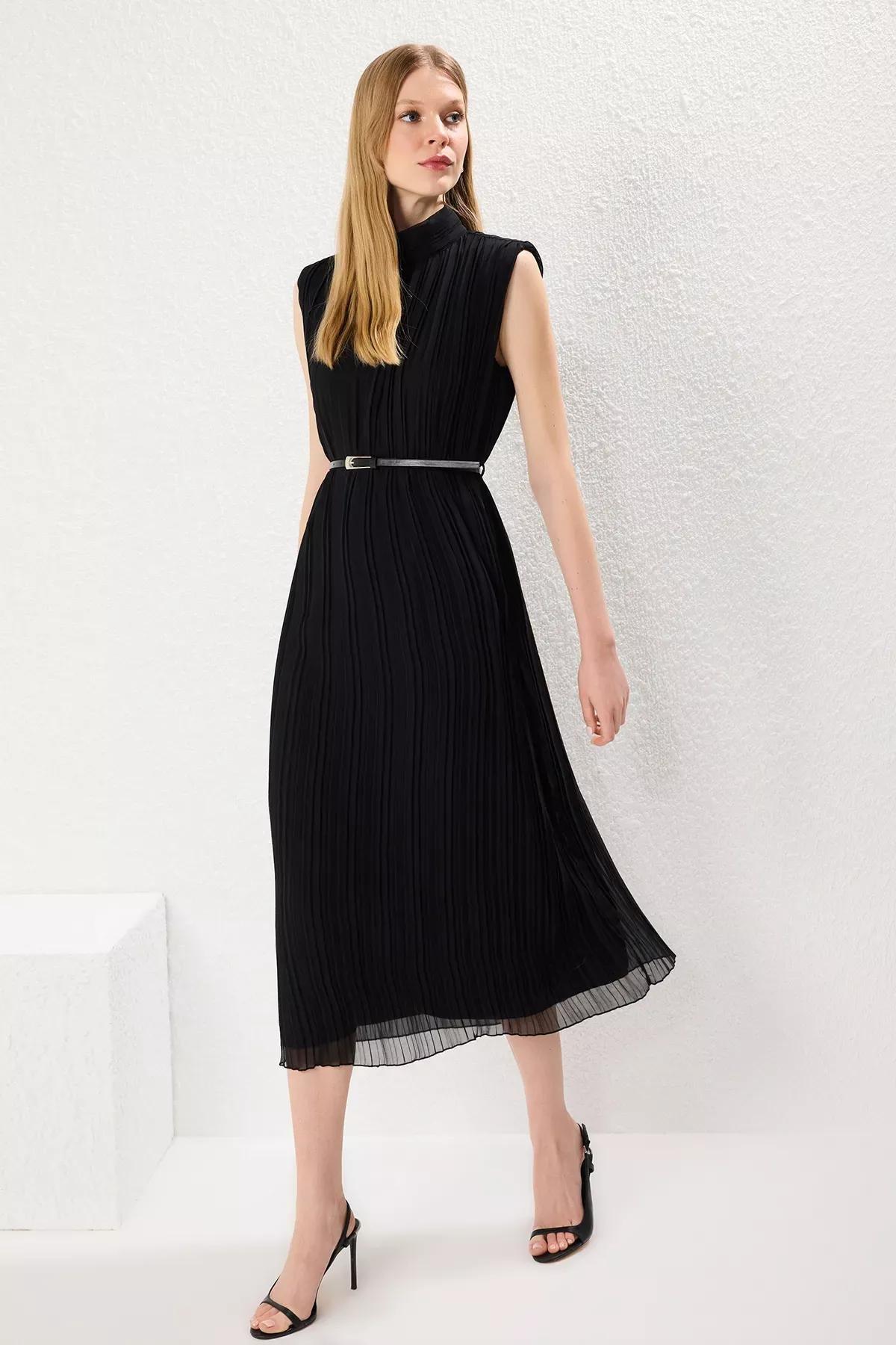 فستان متوسط الطول بكسرات بقصة مستقيمة بحزام، أسود, BLACK, large image number 0