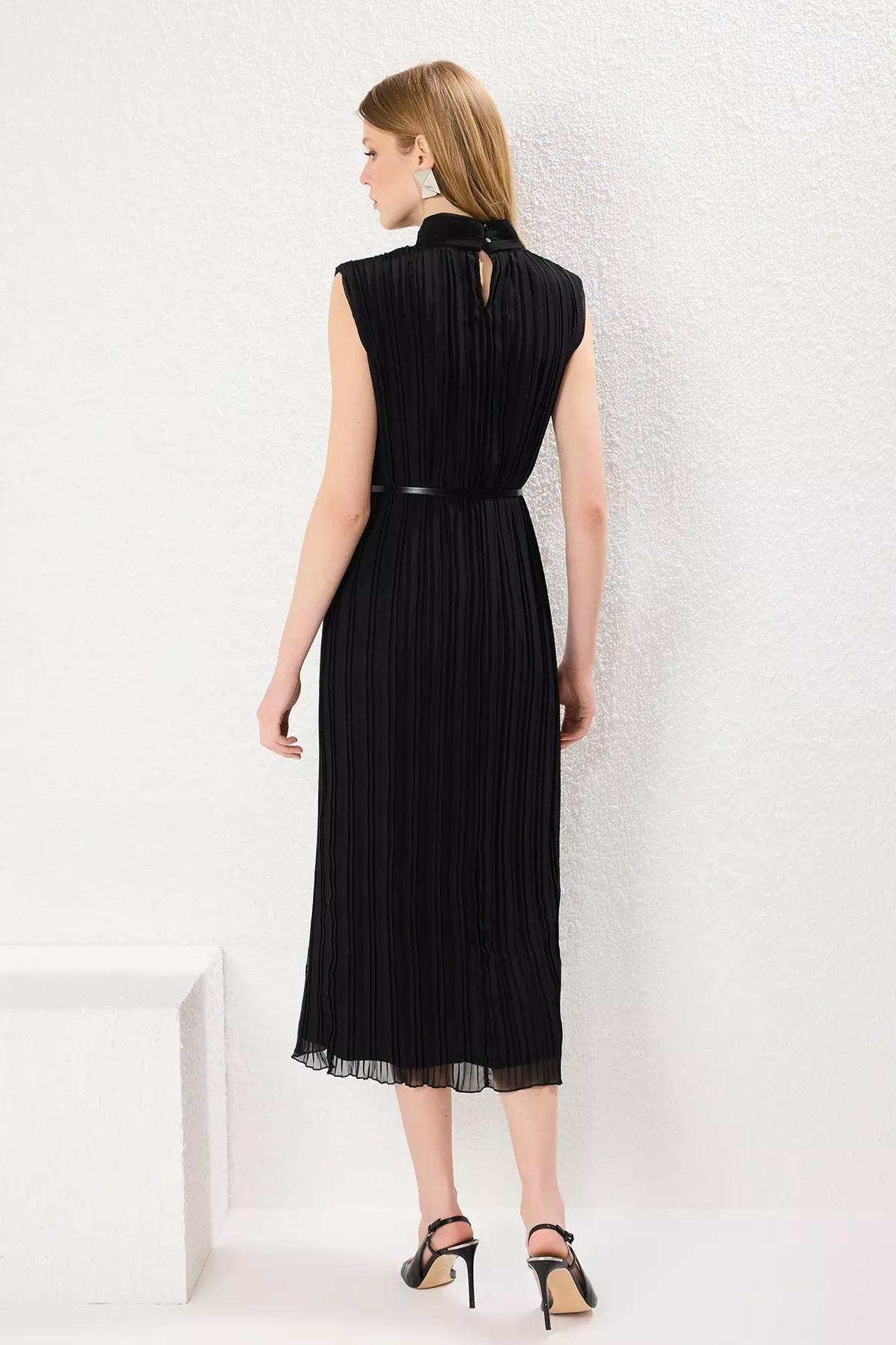 Black Belted Straight Pleated Midi Dress, , large image number 3