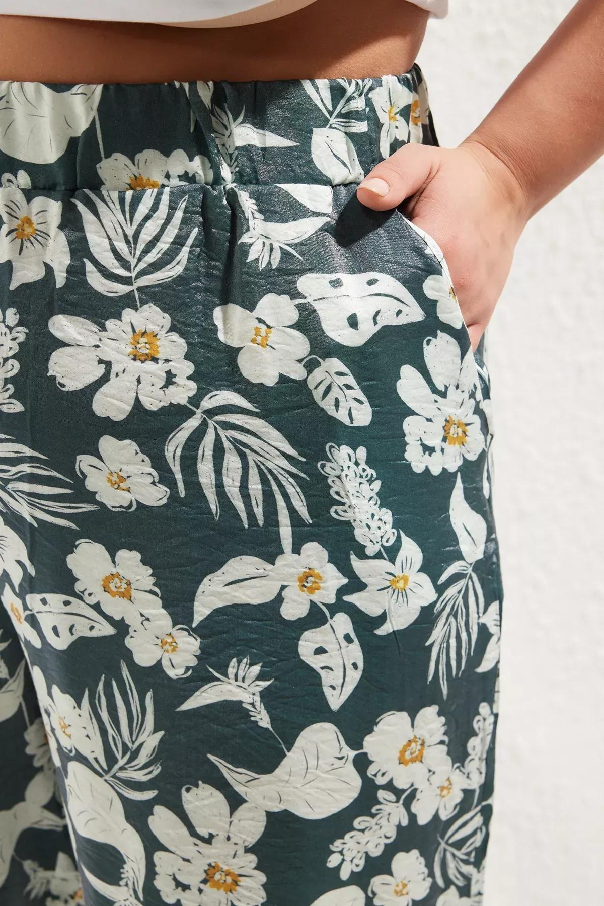 Multicolour High Waist Relaxed Floral Plus-Size Trousers, C101_7382, large image number 3