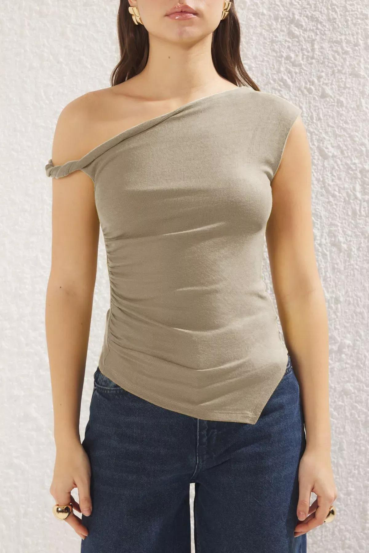 بلوزة مُحاكة بفتحة رقبة واسعة بطيّات، بيج, STONE, large image number 2