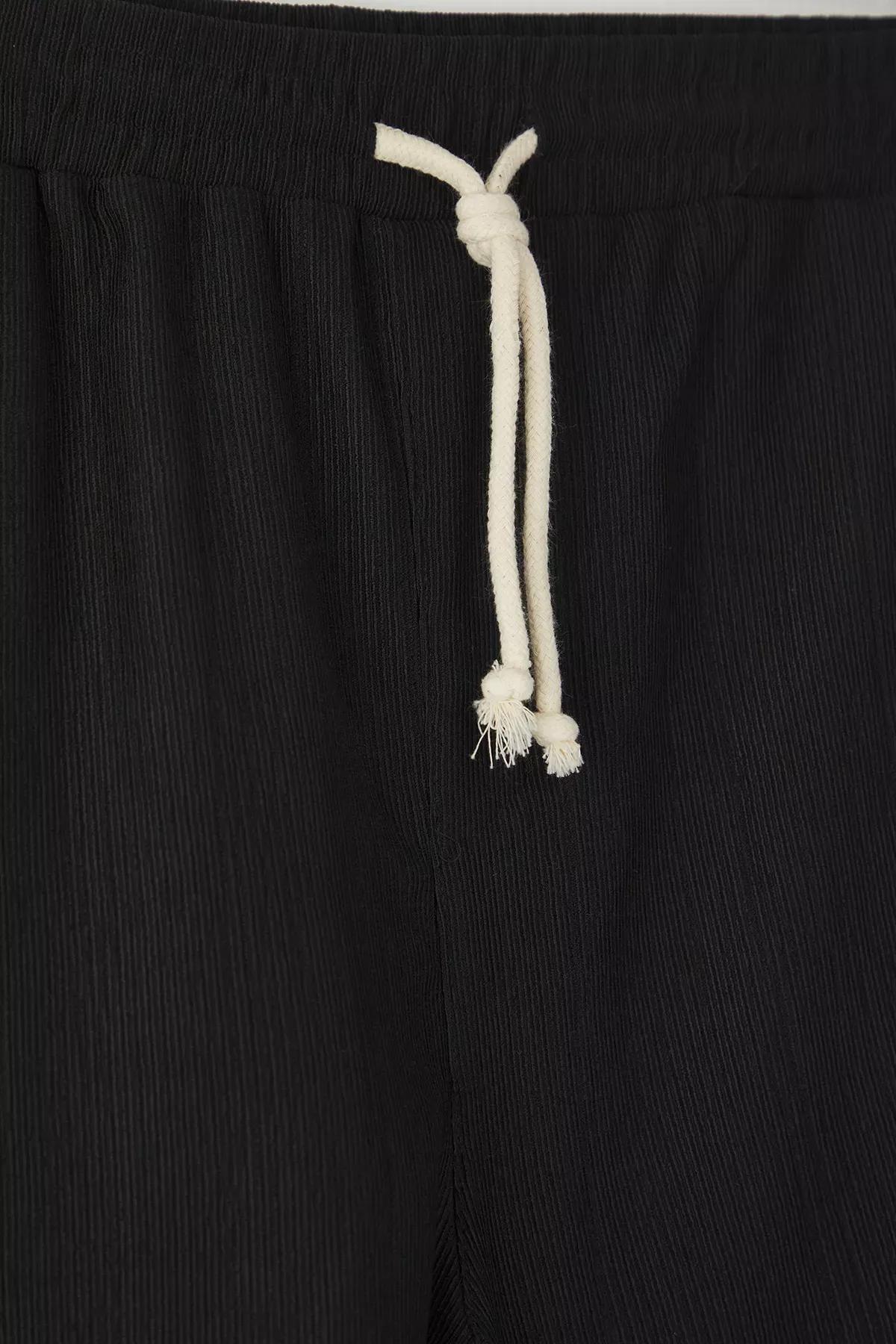 Black Regular Fit Knitted Crepe Shorts, , large image number 5