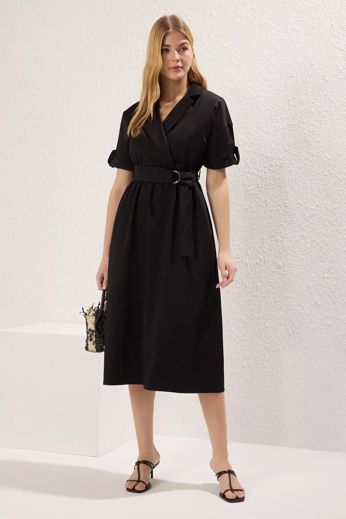 فستان متوسط الطول بقصة مستقيمة بقصة إيه-لاين بحزام، أسود, BLACK, large image number 0