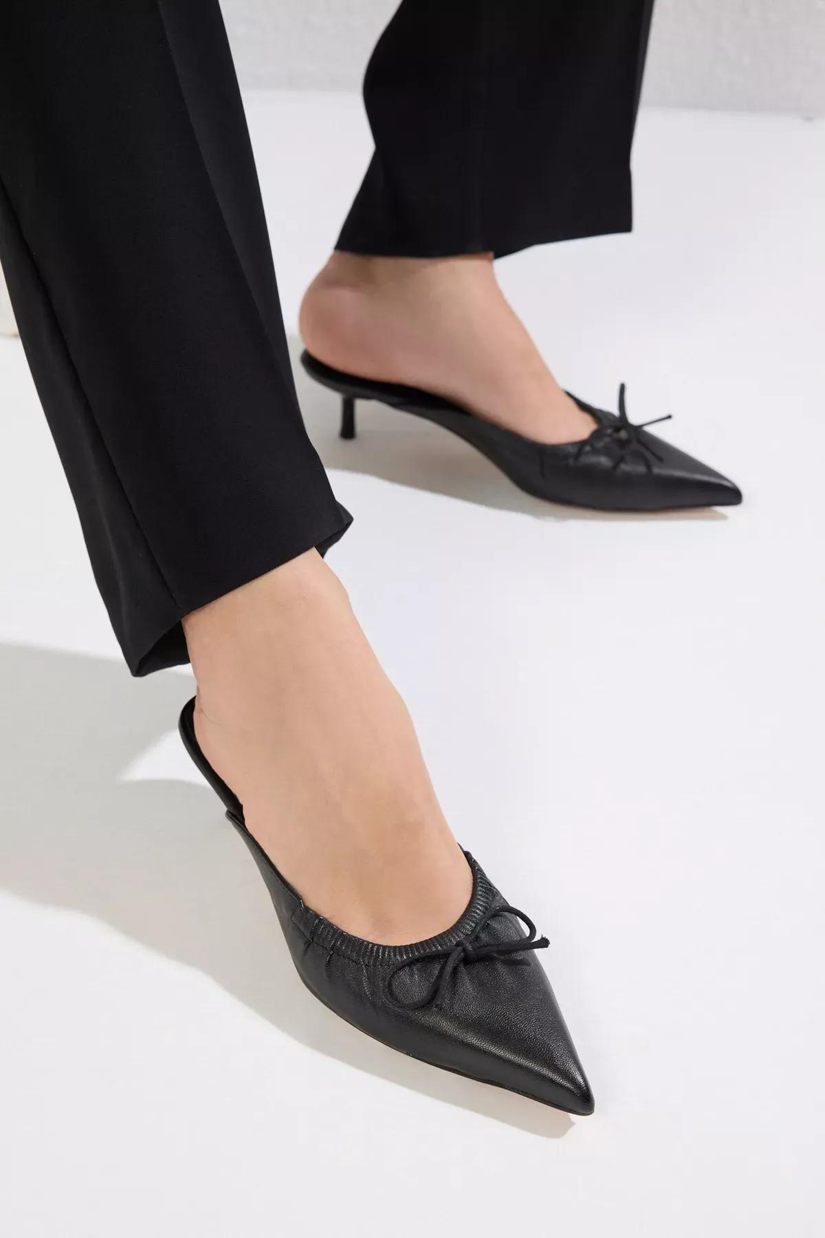 Black Bow KitBrown Slippers, BLACK, medium