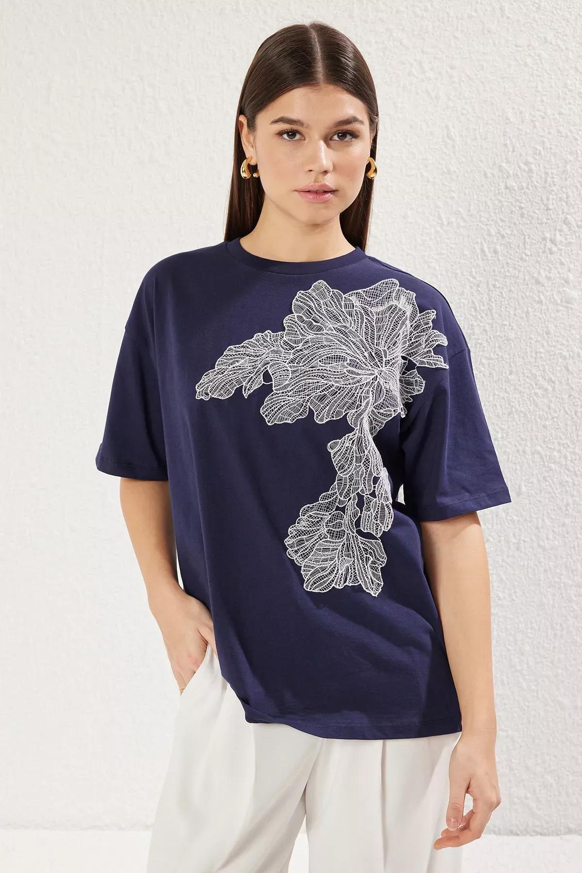 Blue Accessory Detail T-Shirt, , large image number 0