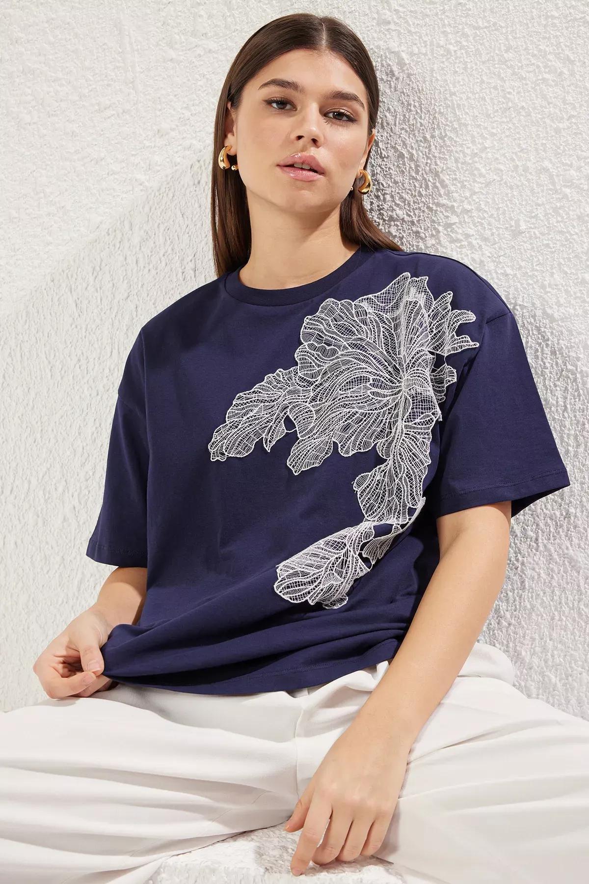 Blue Accessory Detail T-Shirt, , large image number 1