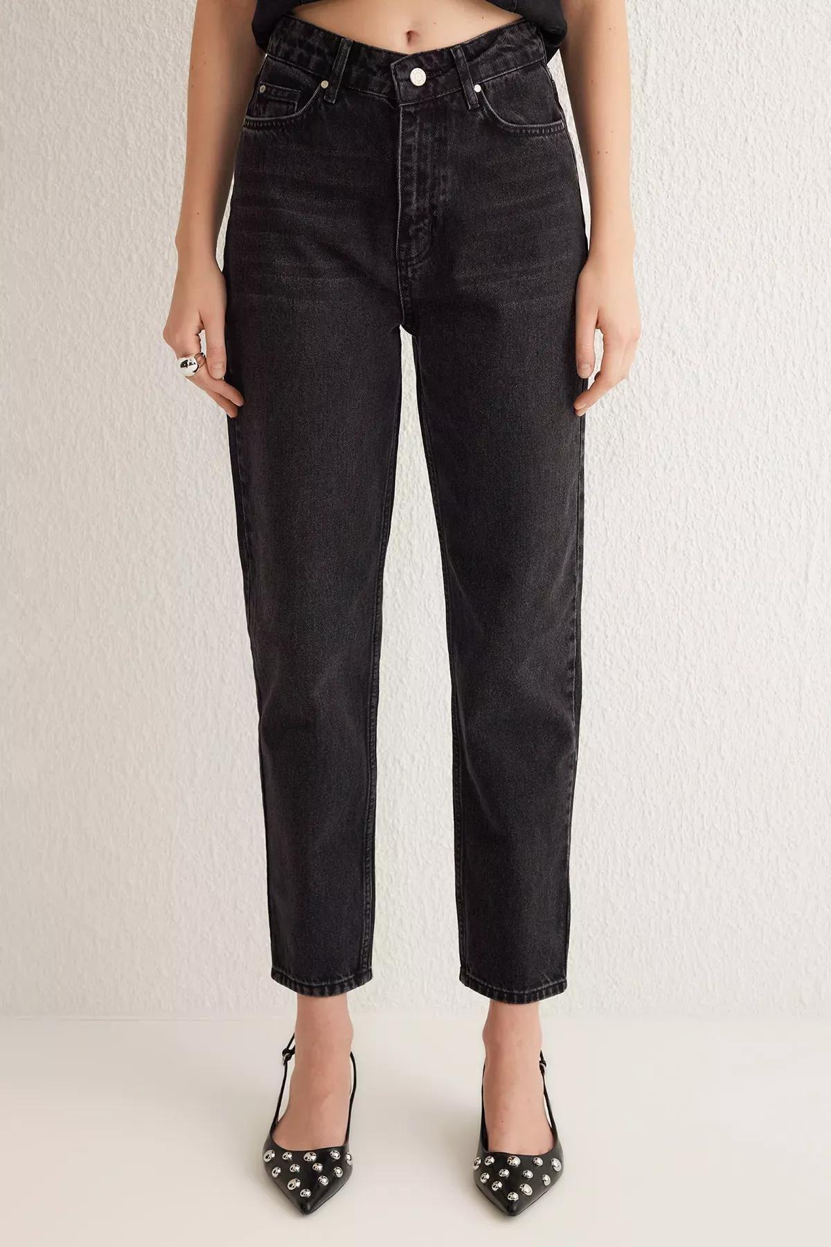 Black High-Waist Mom Jeans, , large image number 2