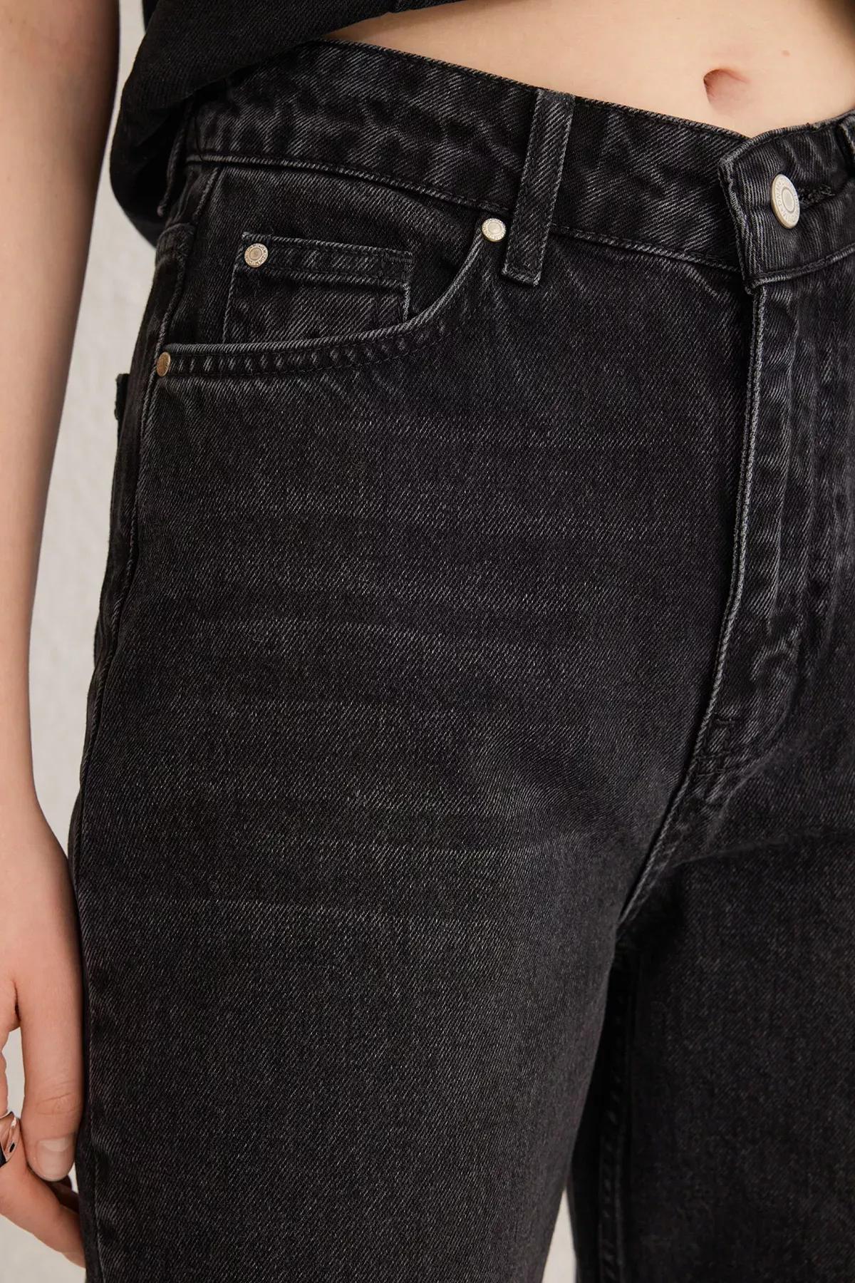Black High-Waist Mom Jeans, , large image number 3