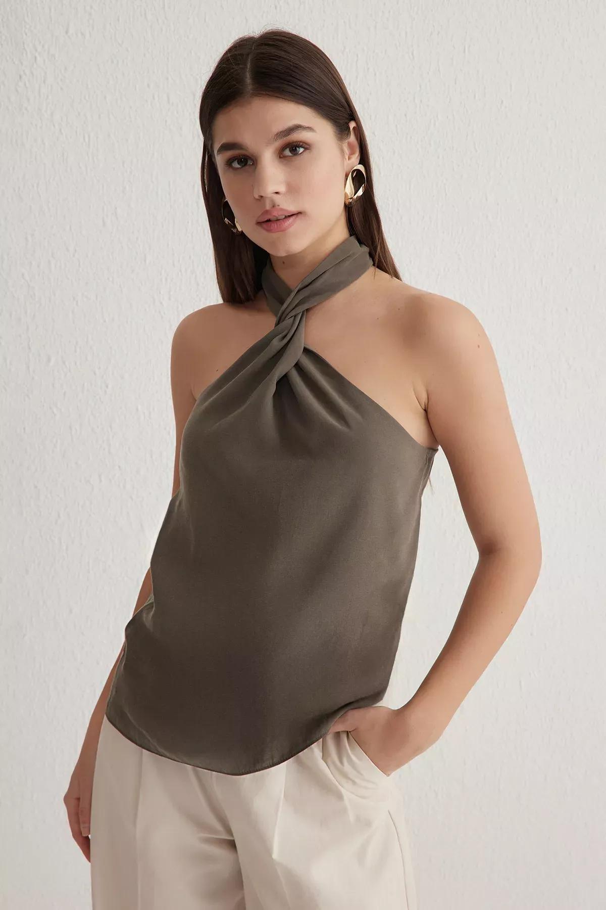 بلوزة بحمالة حول الرقبة بعقدة، أخضر, Khaki, large image number 0
