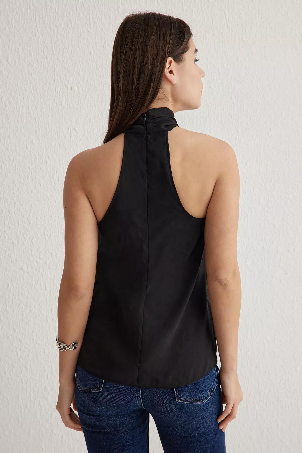 Black Knotted Halter Neck Blouse, , large image number 4
