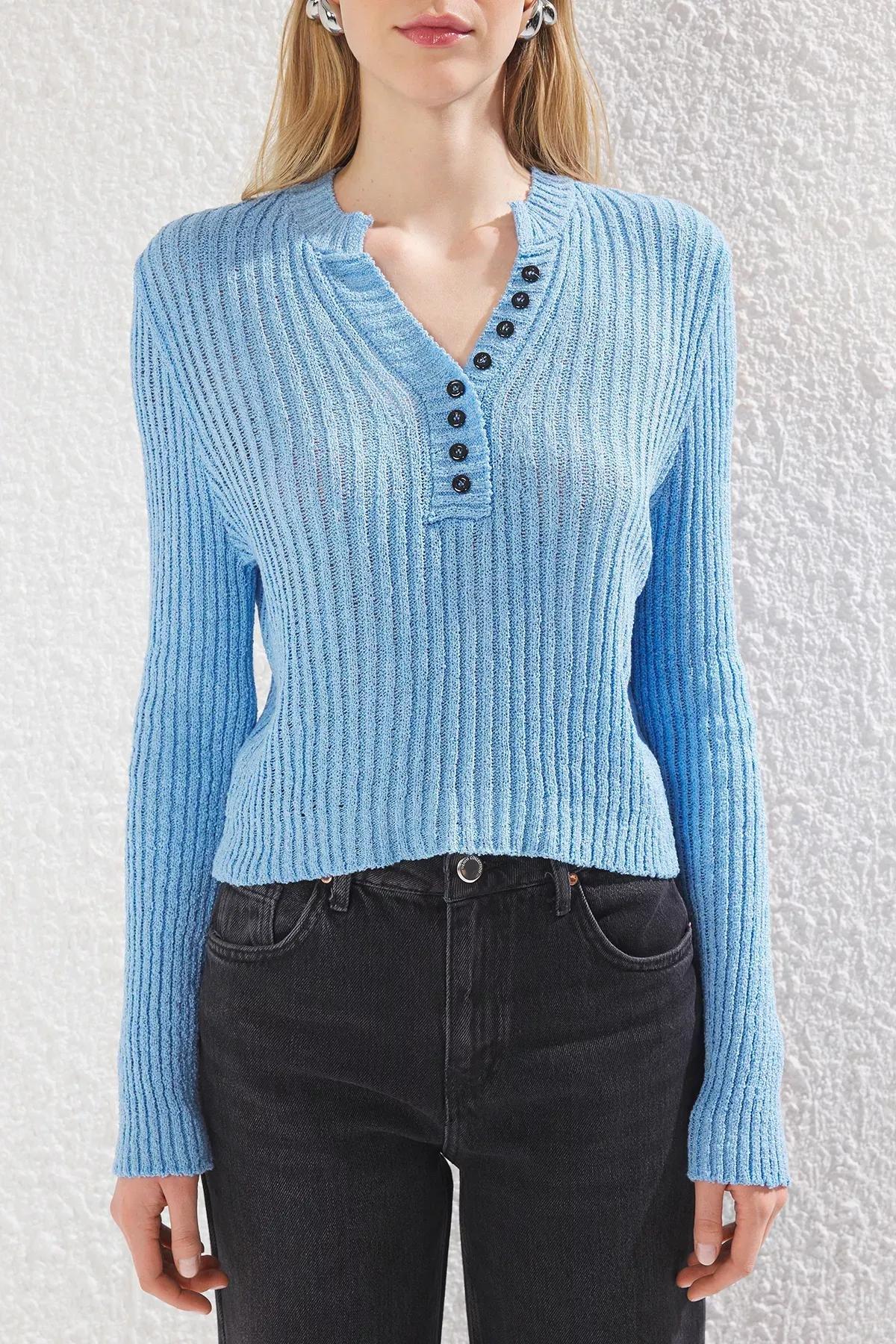 Blue V-Neck Fine Knit Sweater, , large image number 2