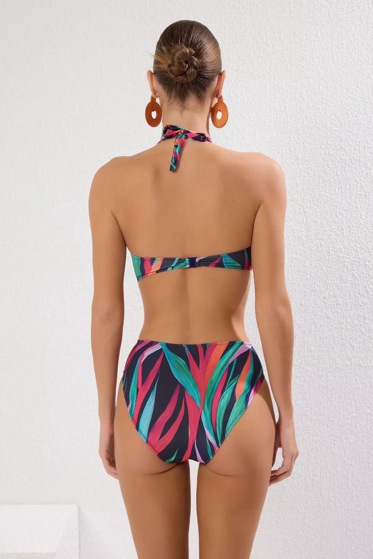 بدلة سباحة برازيليان بفتحة رقبة V ونمط منقوش، ألوان متعددة, , large image number 4