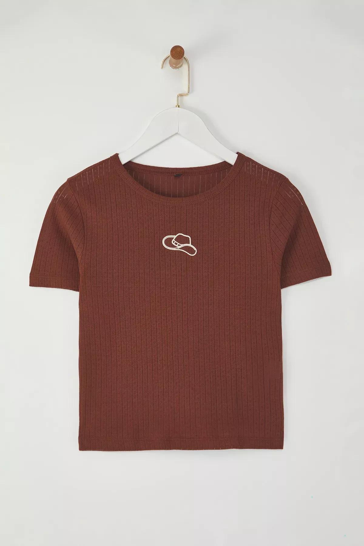 Brown Contrast Embroidery Fitted Knit Blouse, , large image number 4