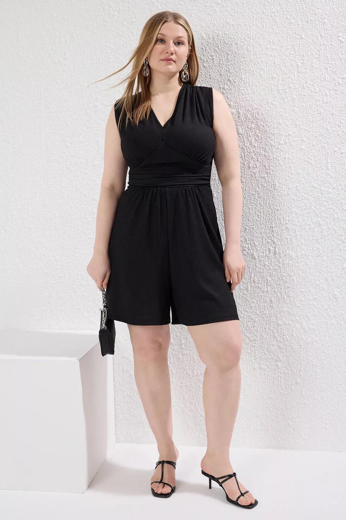 Black V-Neck Pleated Knitted Plus-Size Jumpsuit, , large image number 1