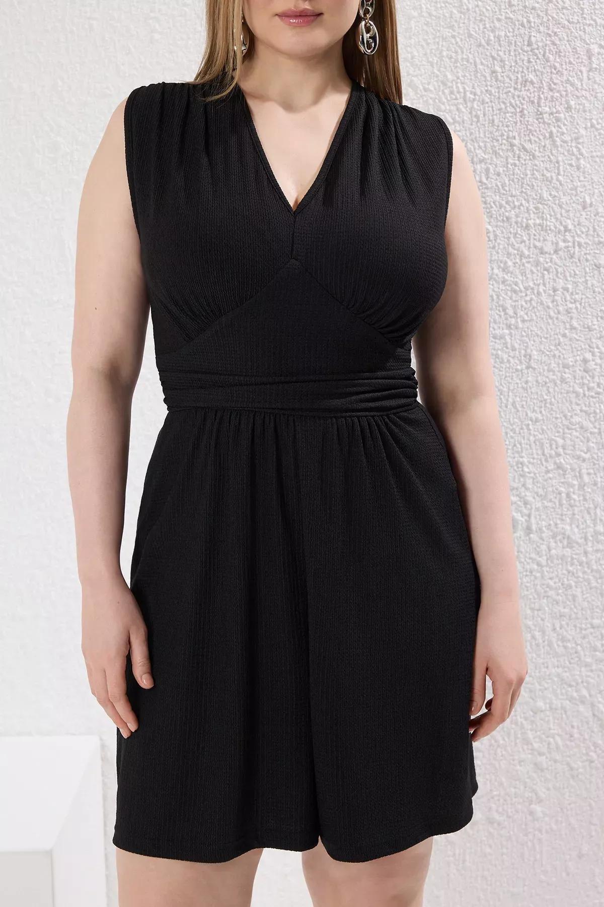 Black V-Neck Pleated Knitted Plus-Size Jumpsuit, , large image number 2